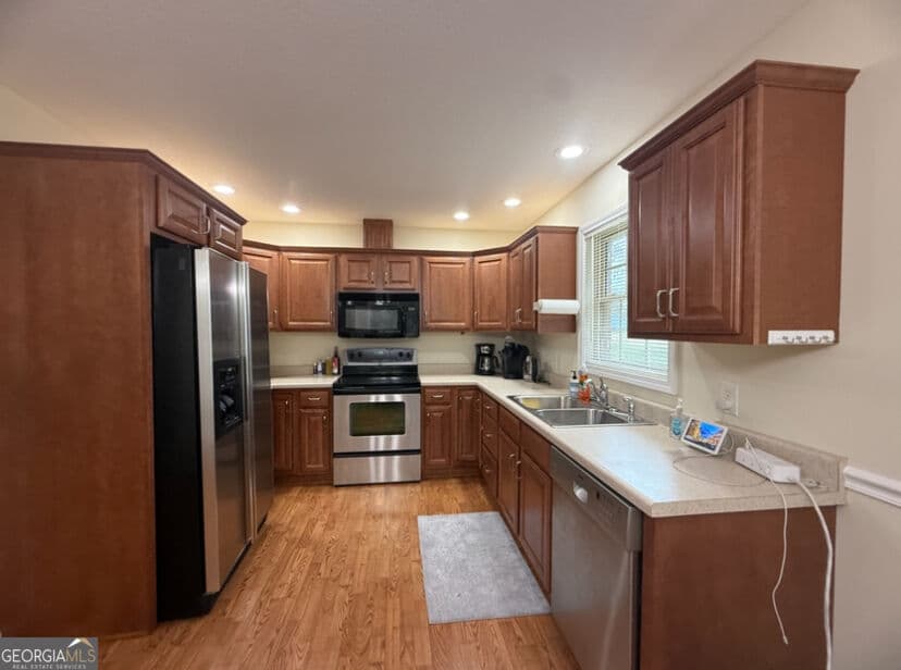 3 bedroom, 2 bathroom, 1,556 sq ft single family residence for rent at 70 Golden Oaks Drive, Hartwell, GA 30643 for $2,300 a month — photo 3