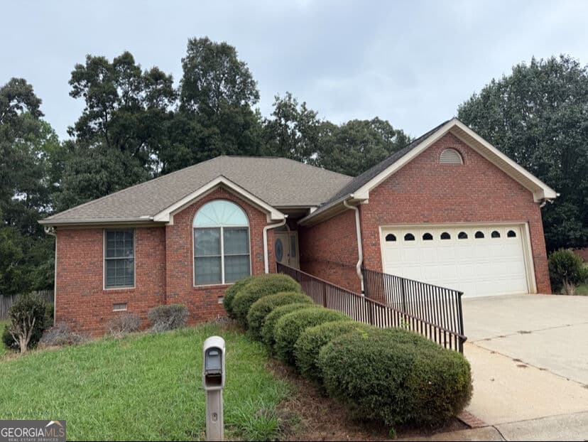 3 bedroom, 2 bathroom, 1,556 sq ft single family residence for rent at 70 Golden Oaks Drive, Hartwell, GA 30643 for $2,300 a month