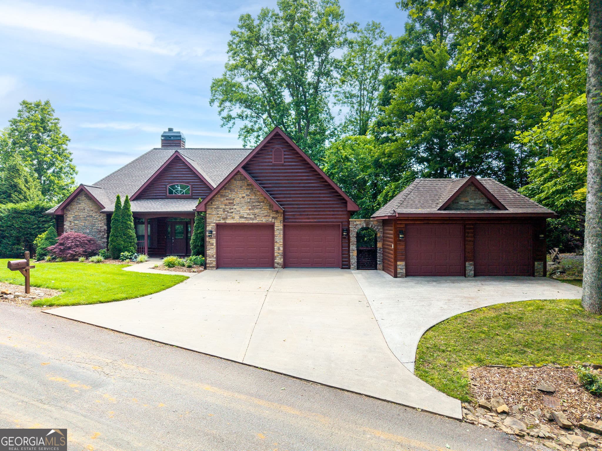 3 bedroom, 3.5 bathroom, 3,678 sq ft single family residence for sale at 1748 Harris Ridge Road, Young Harris, GA 30582 — photo 3