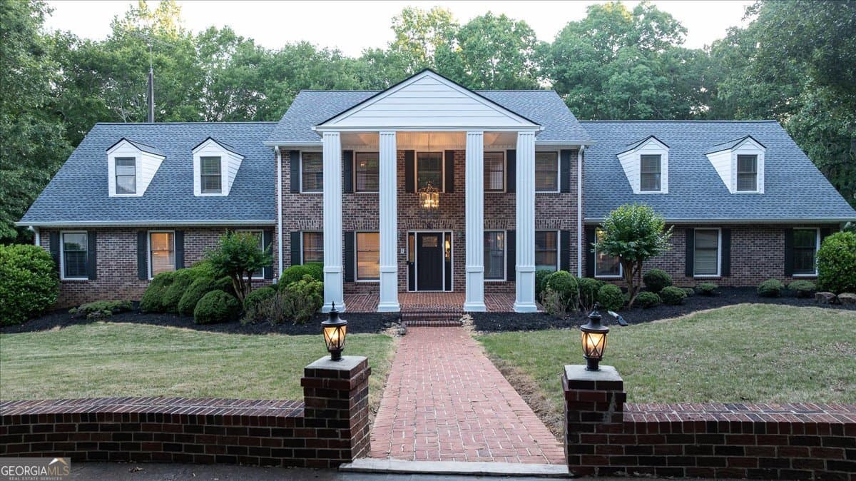 6 bedroom, 5 bathroom, 7,668 sq ft single family residence sold at 186 Beaver Trail, Athens, GA 30605