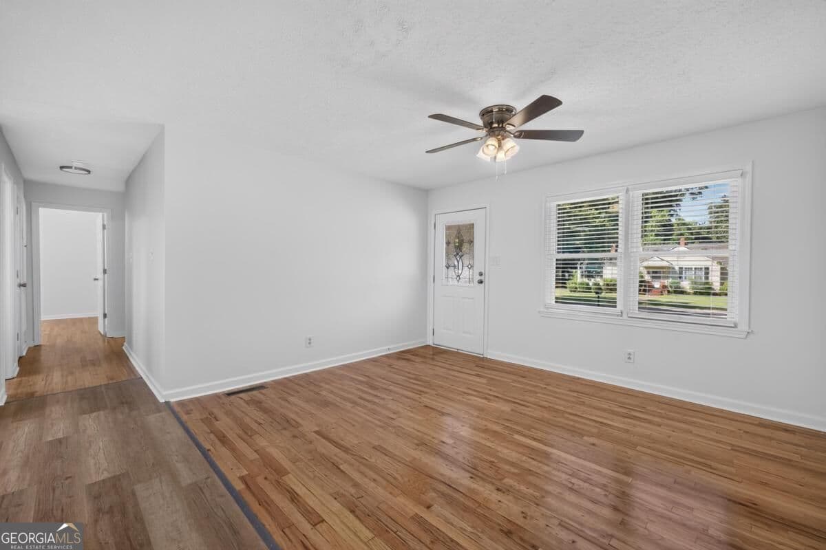 3 bedroom, 1 bathroom, 975 sq ft single family residence for sale at 1015 Highland Avenue, Madison, GA 30650 — photo 6