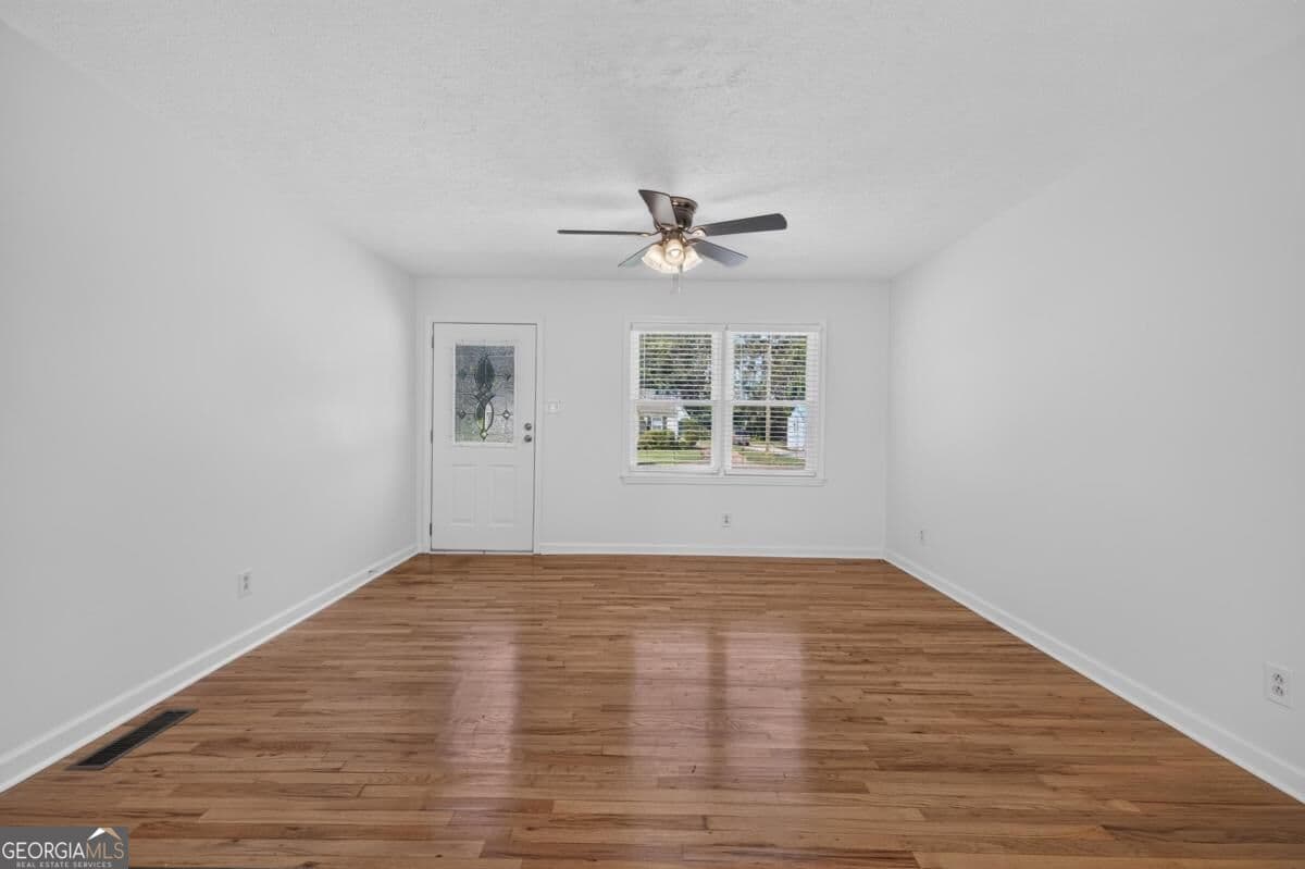 3 bedroom, 1 bathroom, 975 sq ft single family residence for sale at 1015 Highland Avenue, Madison, GA 30650 — photo 7