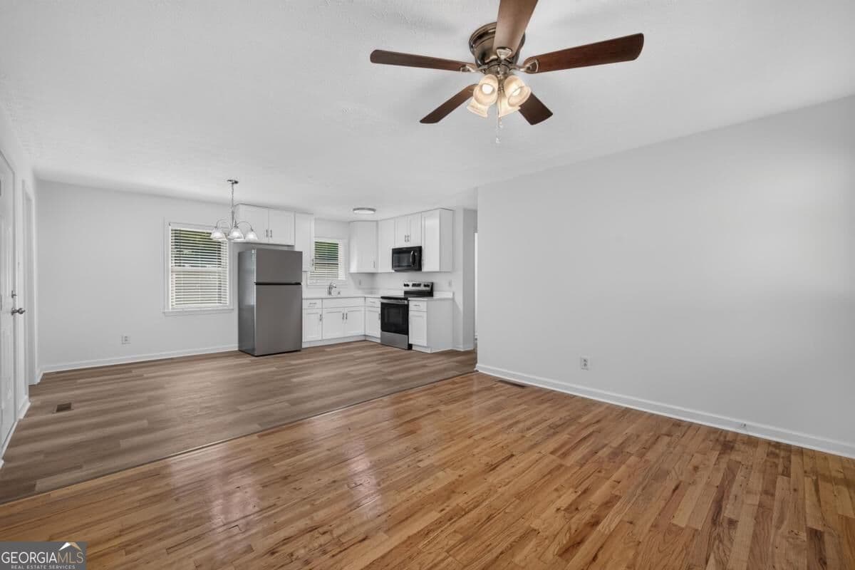 3 bedroom, 1 bathroom, 975 sq ft single family residence for sale at 1015 Highland Avenue, Madison, GA 30650 — photo 5