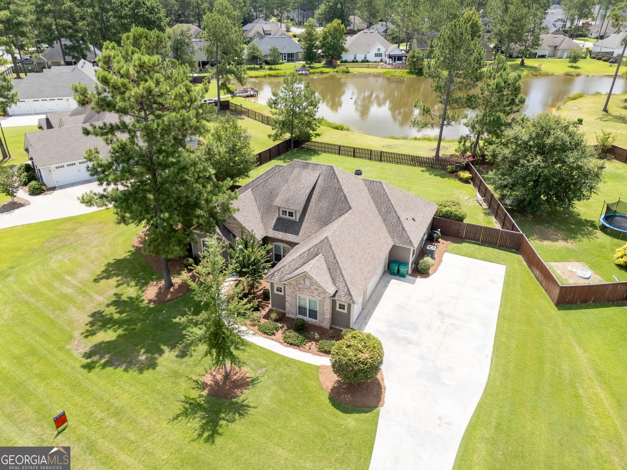 4 bedroom, 3 bathroom, 2,298 sq ft single family residence sold at 7477 Crabtree Crossing, Hahira, GA 31632