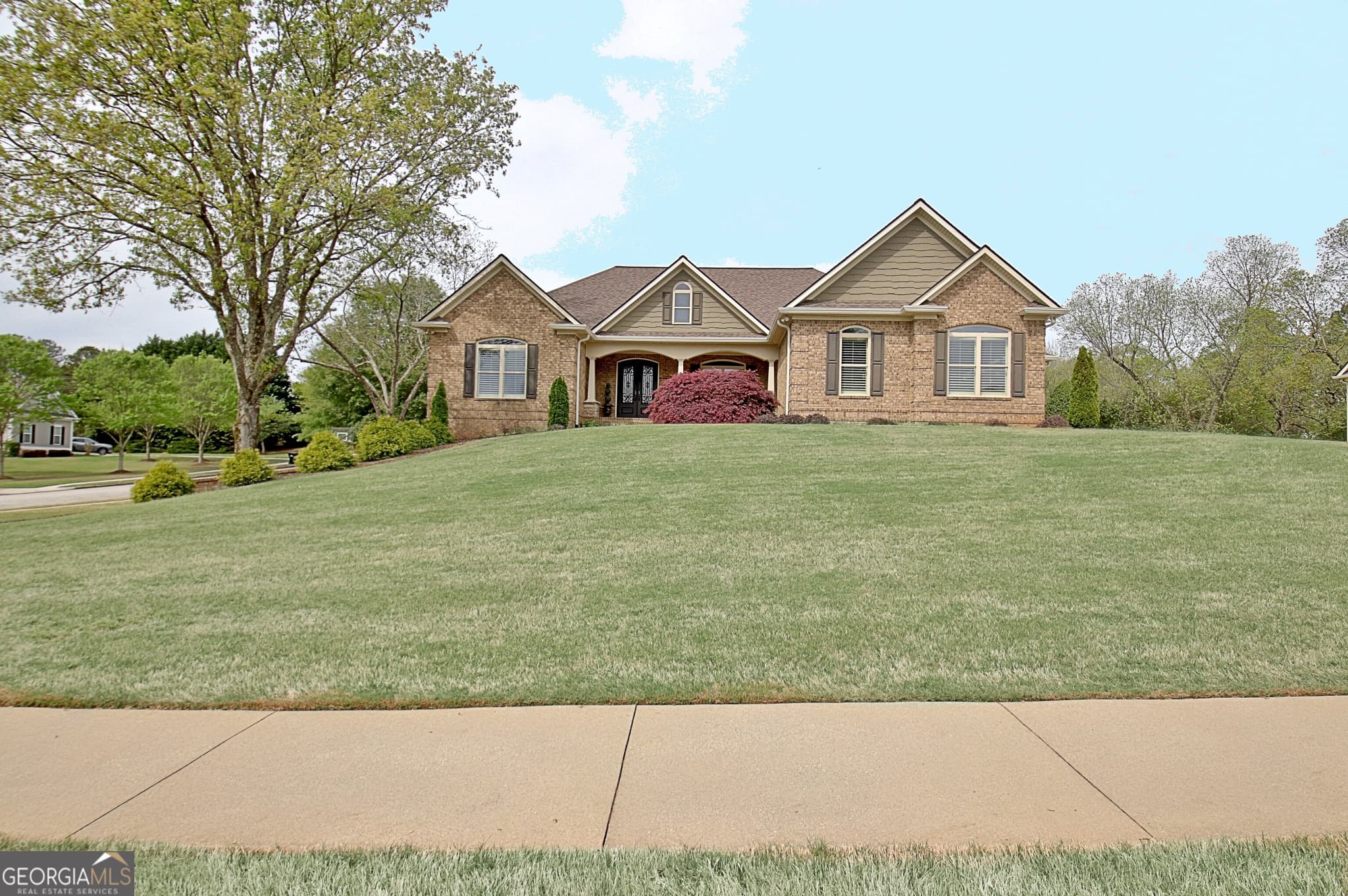 5 bedroom, 4.5 bathroom, 6,422 sq ft single family residence for sale at 100 Wickham Drive, Tyrone, GA 30290 — photo 3