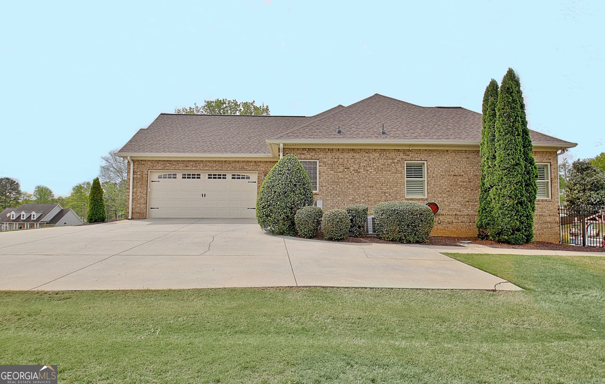 5 bedroom, 4.5 bathroom, 6,422 sq ft single family residence for sale at 100 Wickham Drive, Tyrone, GA 30290 — photo 4