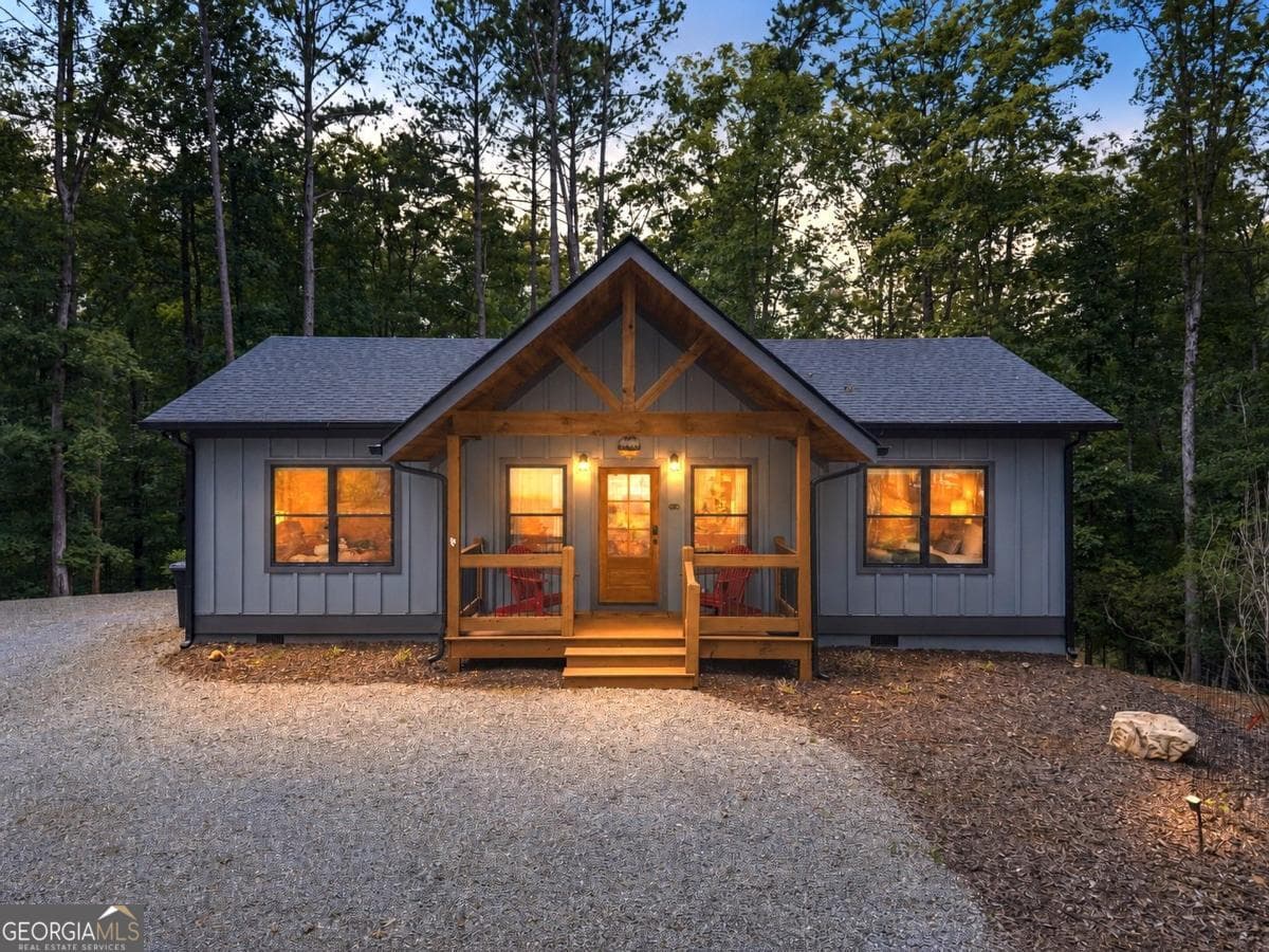 2 bedroom, 2 bathroom, 1,092 sq ft cabin,single family residence for sale at 1100 Zenith Trail, Ellijay, GA 30540 — photo 1 of 55