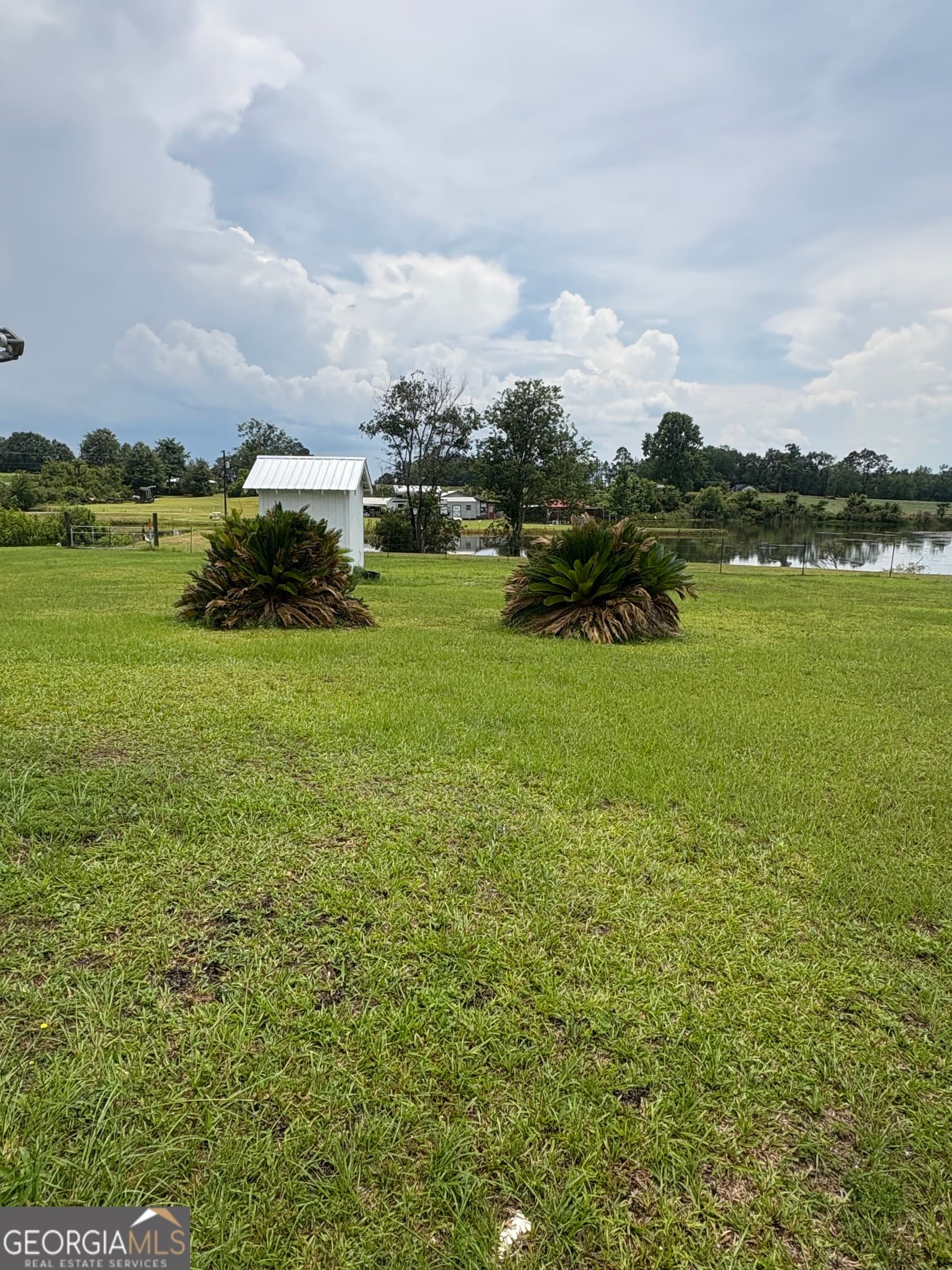1 bedroom, 1.5 bathroom, 900 sq ft single family residence for sale at 2892 Savannah Highway, Sylvania, GA 30467 — photo 6