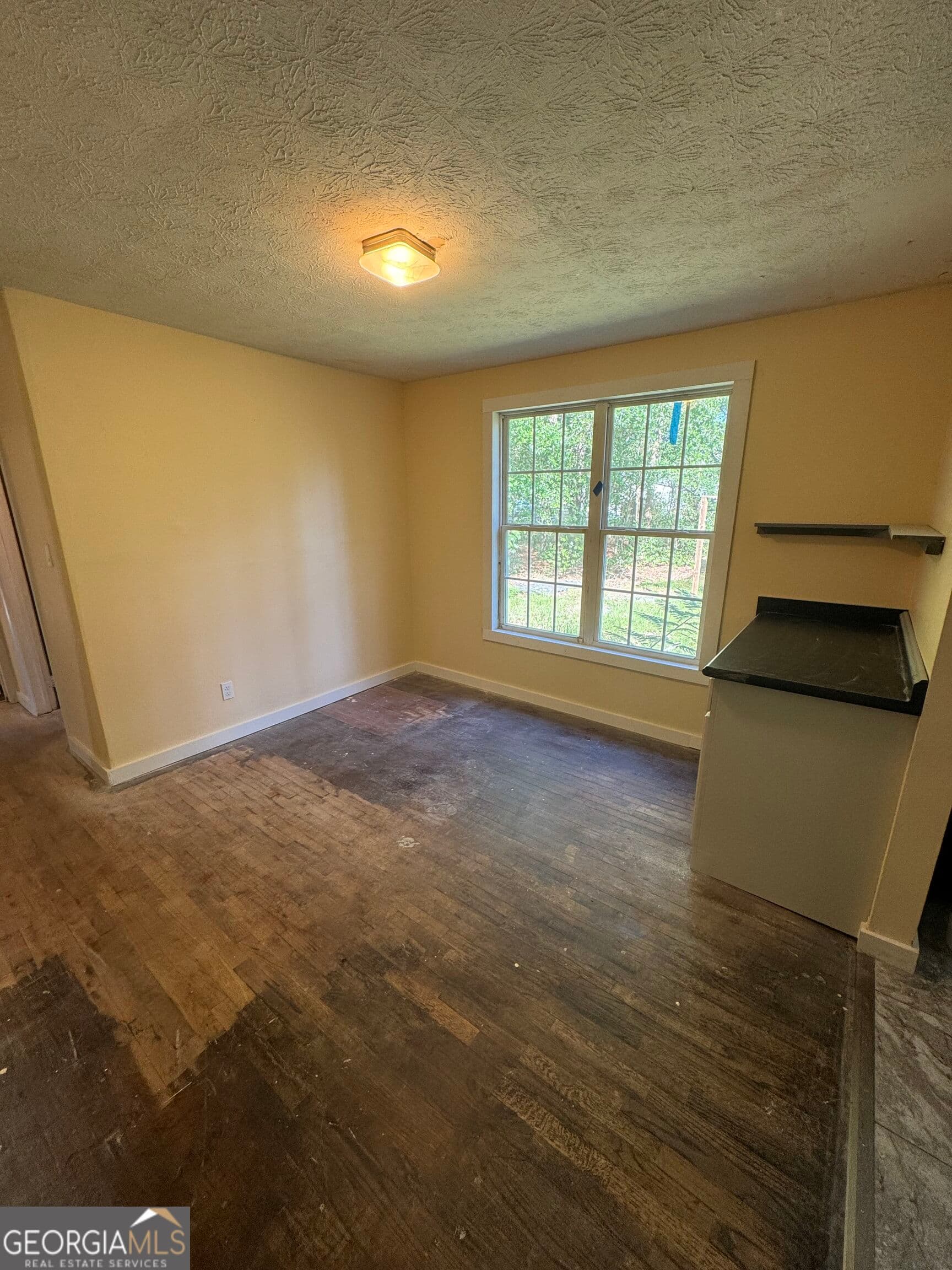 2 bedroom, 2 bathroom, 947 sq ft single family residence under contract at 1036 Shrine Club Road, Jesup, GA 31545 — photo 4