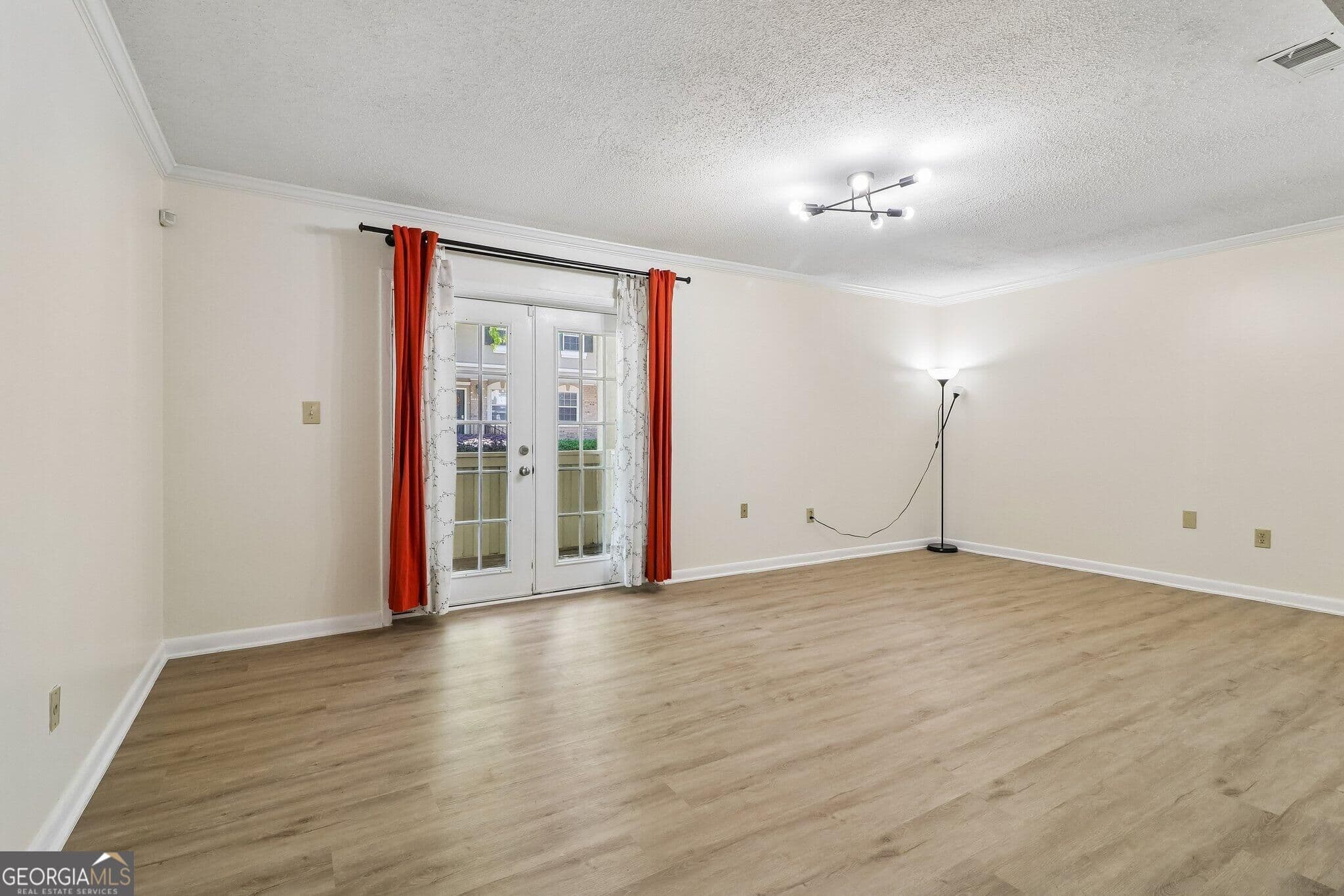 2 bedroom, 2 bathroom, 1,040 sq ft condominium for sale at 6900 Roswell Road Q29, Atlanta, GA 30328 — photo 6