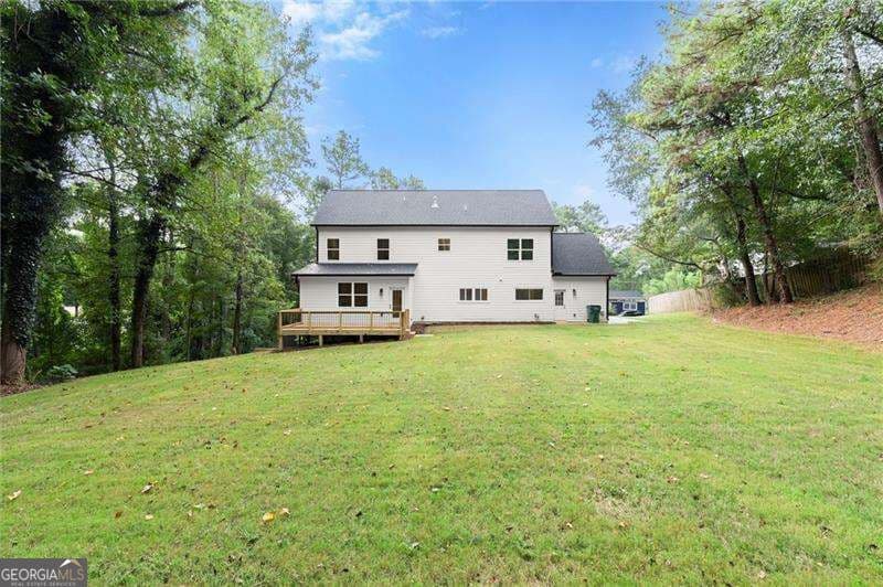 5 bedroom, 4 bathroom, 2,706 sq ft single family residence for sale at 300 Nottingham Drive, Woodstock, GA 30188 — photo 5