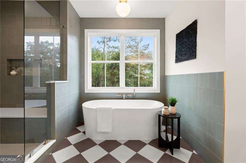 5 bedroom, 4 bathroom, 2,706 sq ft single family residence for sale at 300 Nottingham Drive, Woodstock, GA 30188 — photo 4