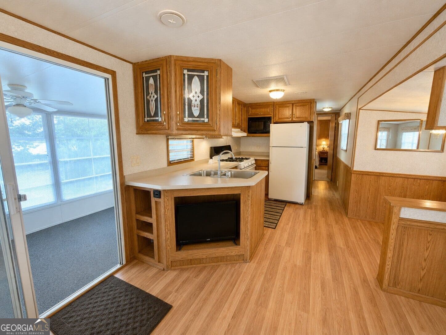1 bedroom, 1 bathroom, 640 sq ft manufactured home,single family residence for sale at 110 Admiral Drive, Hartwell, GA 30643 — photo 3