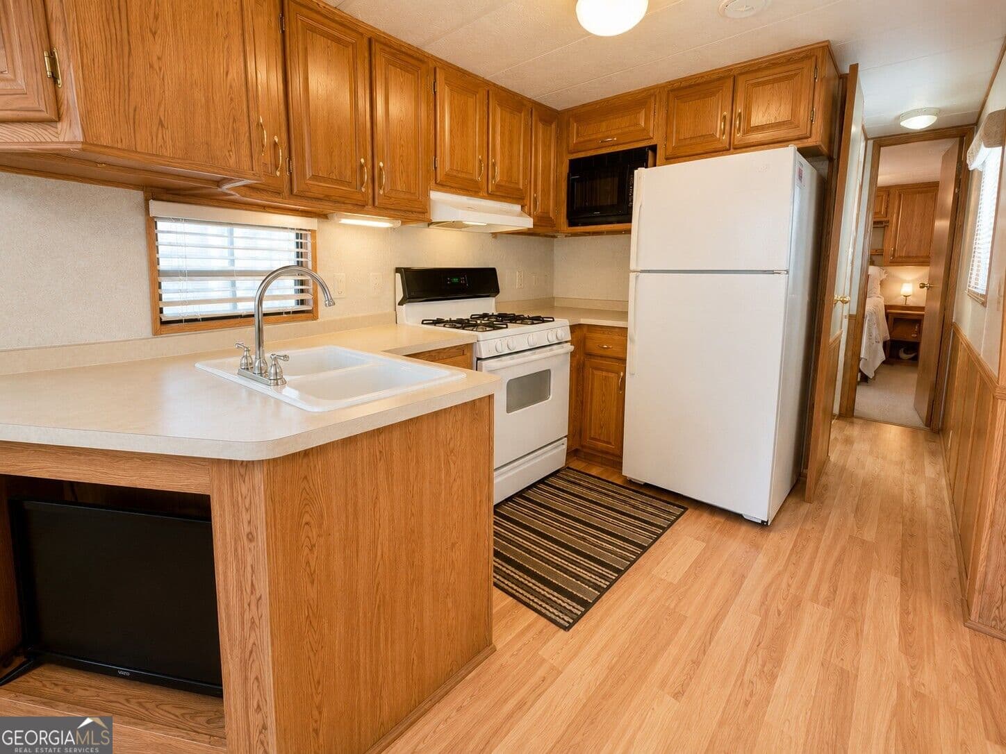 1 bedroom, 1 bathroom, 640 sq ft manufactured home,single family residence for sale at 110 Admiral Drive, Hartwell, GA 30643 — photo 4