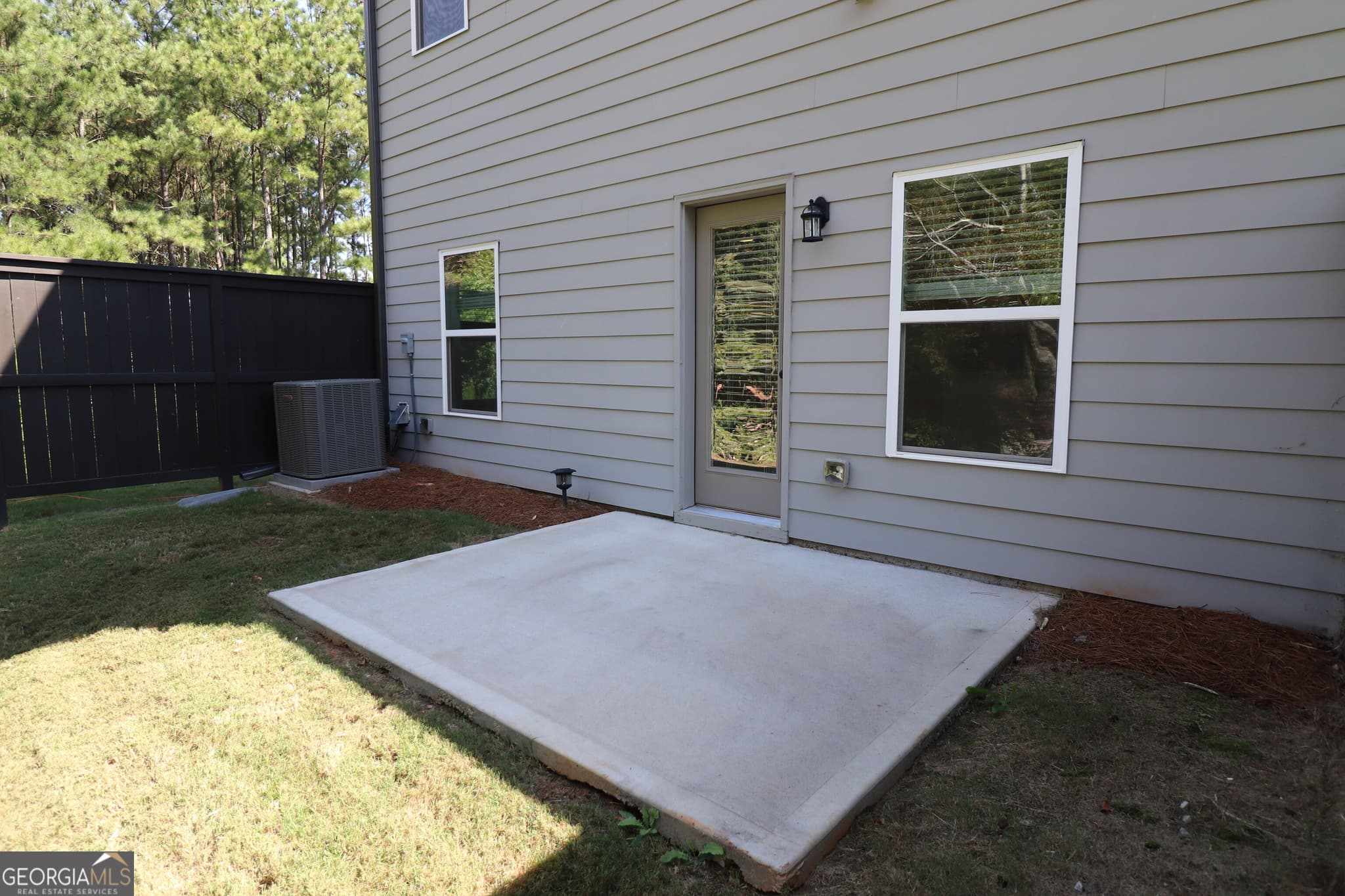 3 bedroom, 2.5 bathroom, 1,800 sq ft townhouse for sale at 6645 Wyndale Drive, Douglasville, GA 30135 — photo 3