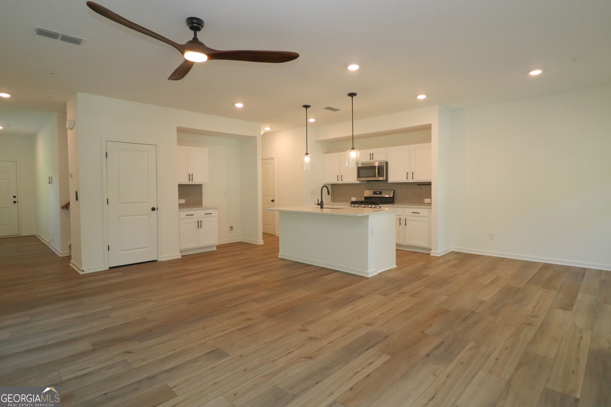 3 bedroom, 2.5 bathroom, 1,800 sq ft townhouse for sale at 6645 Wyndale Drive, Douglasville, GA 30135 — photo 9