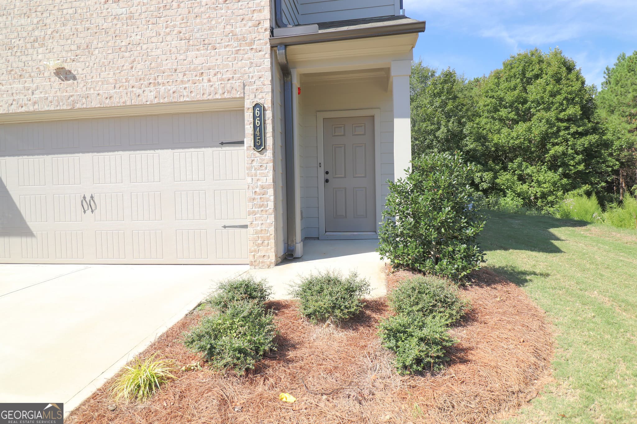 3 bedroom, 2.5 bathroom, 1,800 sq ft townhouse for sale at 6645 Wyndale Drive, Douglasville, GA 30135 — photo 4