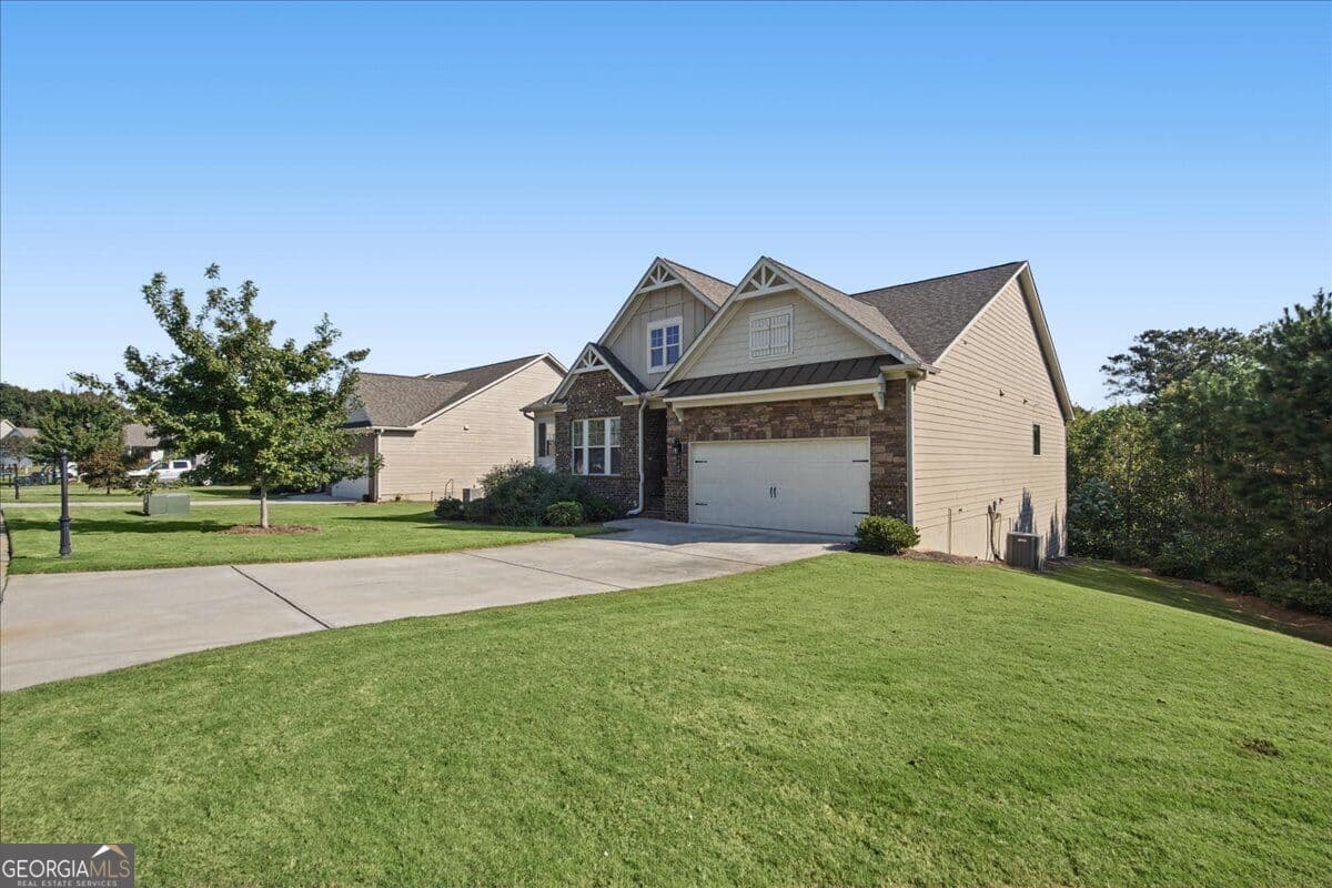 3 bedroom, 2 bathroom, 1,914 sq ft single family residence for sale at 5810 Stellata Circle, Cumming, GA 30028 — photo 4