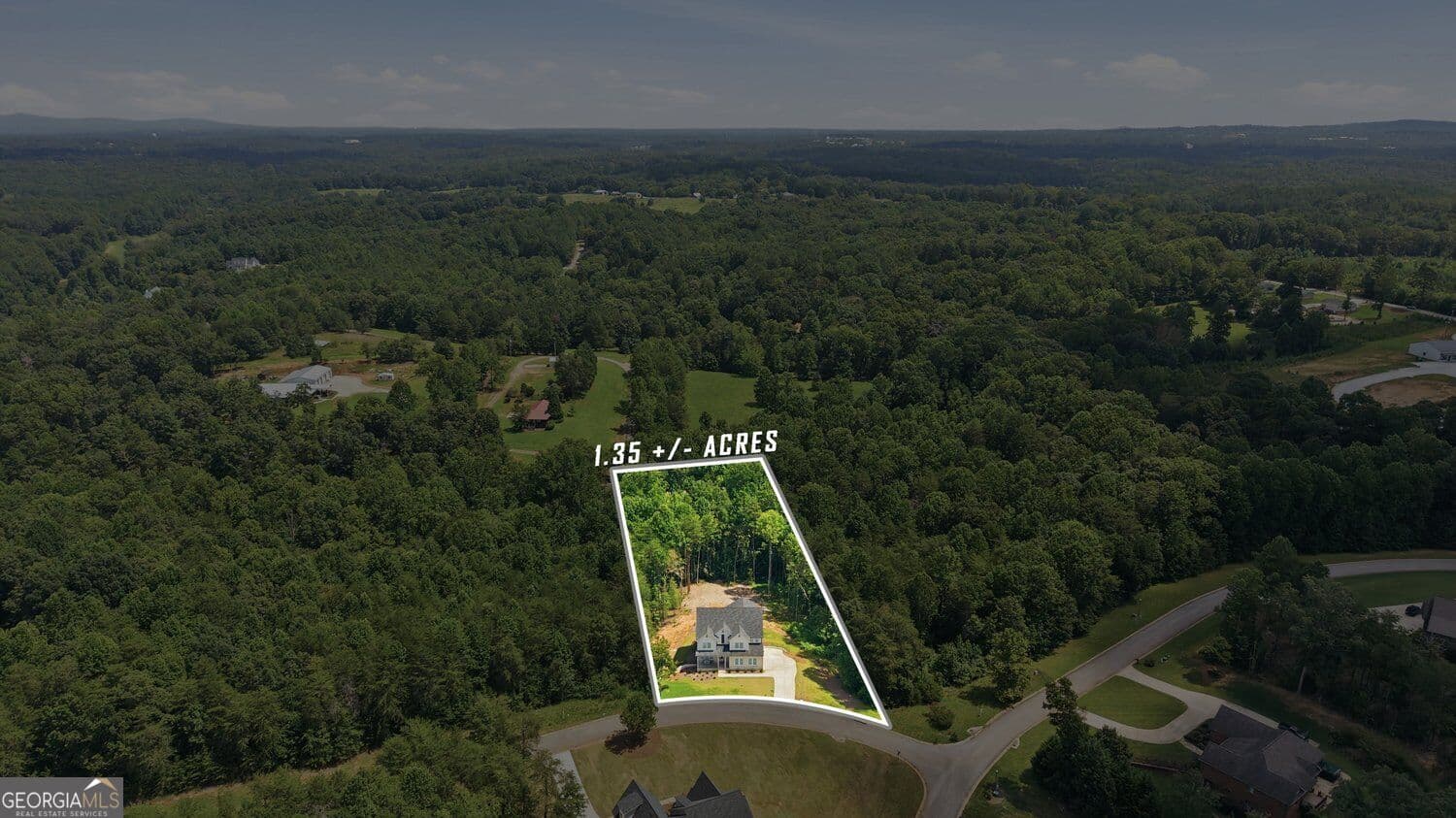 4 bedroom, 4.5 bathroom, 5,246 sq ft single family residence for sale at 418 Beachwood Drive, Cornelia, GA 30531 — photo 5