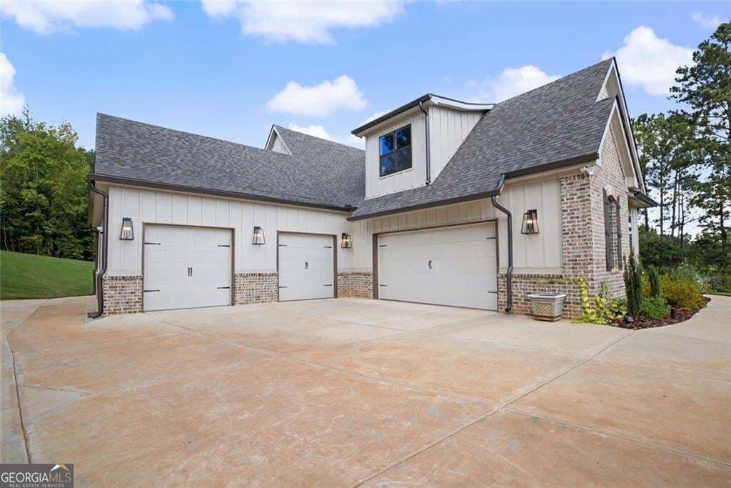 4 bedroom, 3.5 bathroom, 3,791 sq ft single family residence for sale at 220 Preakness Way, Forsyth, GA 31029 — photo 3