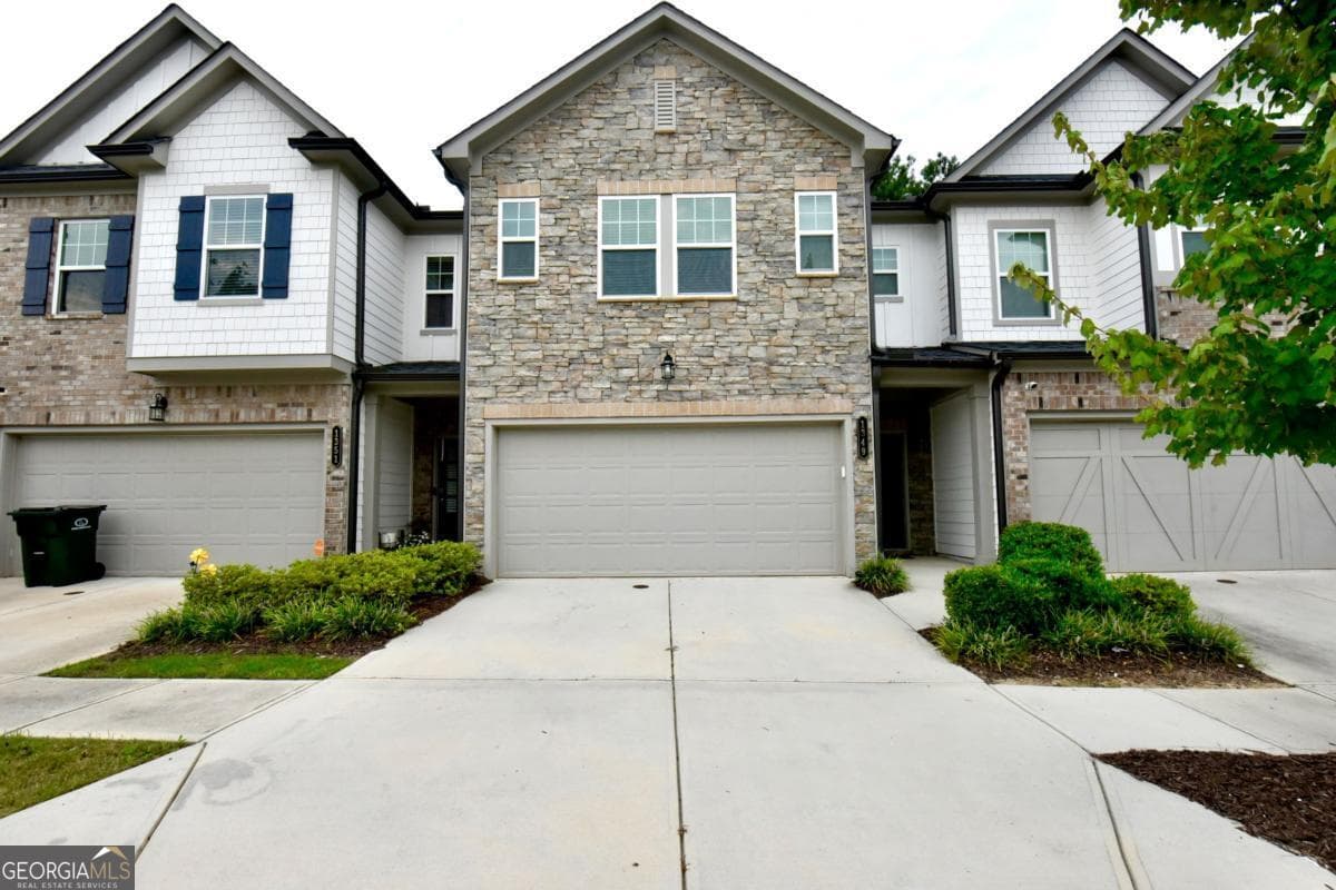 3 bedroom, 2.5 bathroom, 1,796 sq ft townhouse for sale at 1349 Cooper Springs Road, Grayson, GA 30017