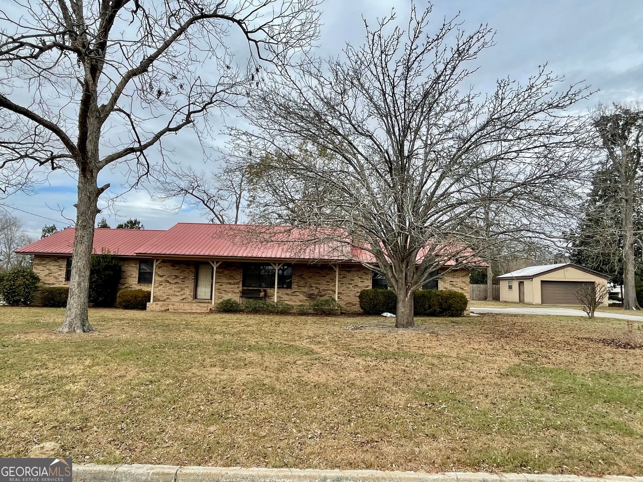3 bedroom, 3 bathroom, 1,925 sq ft single family residence sold at 210 Daniel Avenue, Claxton, GA 30417