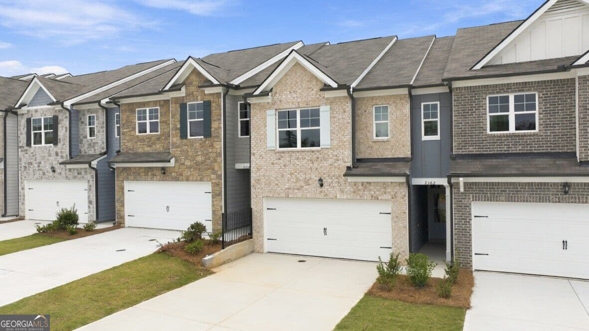 3 bedroom, 2.5 bathroom, 1,857 sq ft townhouse for sale at 2362 Carlton Parkway, Douglasville, GA 30135 — photo 2