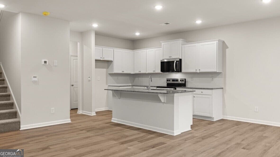 3 bedroom, 2.5 bathroom, 1,857 sq ft townhouse for sale at 2362 Carlton Parkway, Douglasville, GA 30135 — photo 5