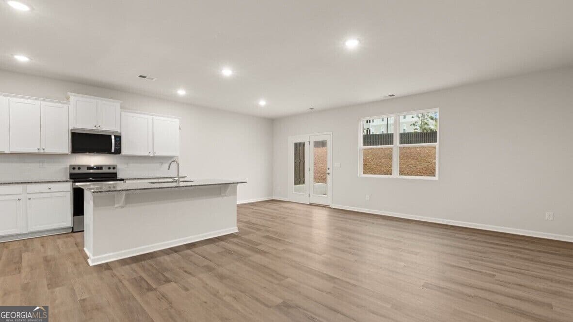 3 bedroom, 2.5 bathroom, 1,857 sq ft townhouse for sale at 2362 Carlton Parkway, Douglasville, GA 30135 — photo 4