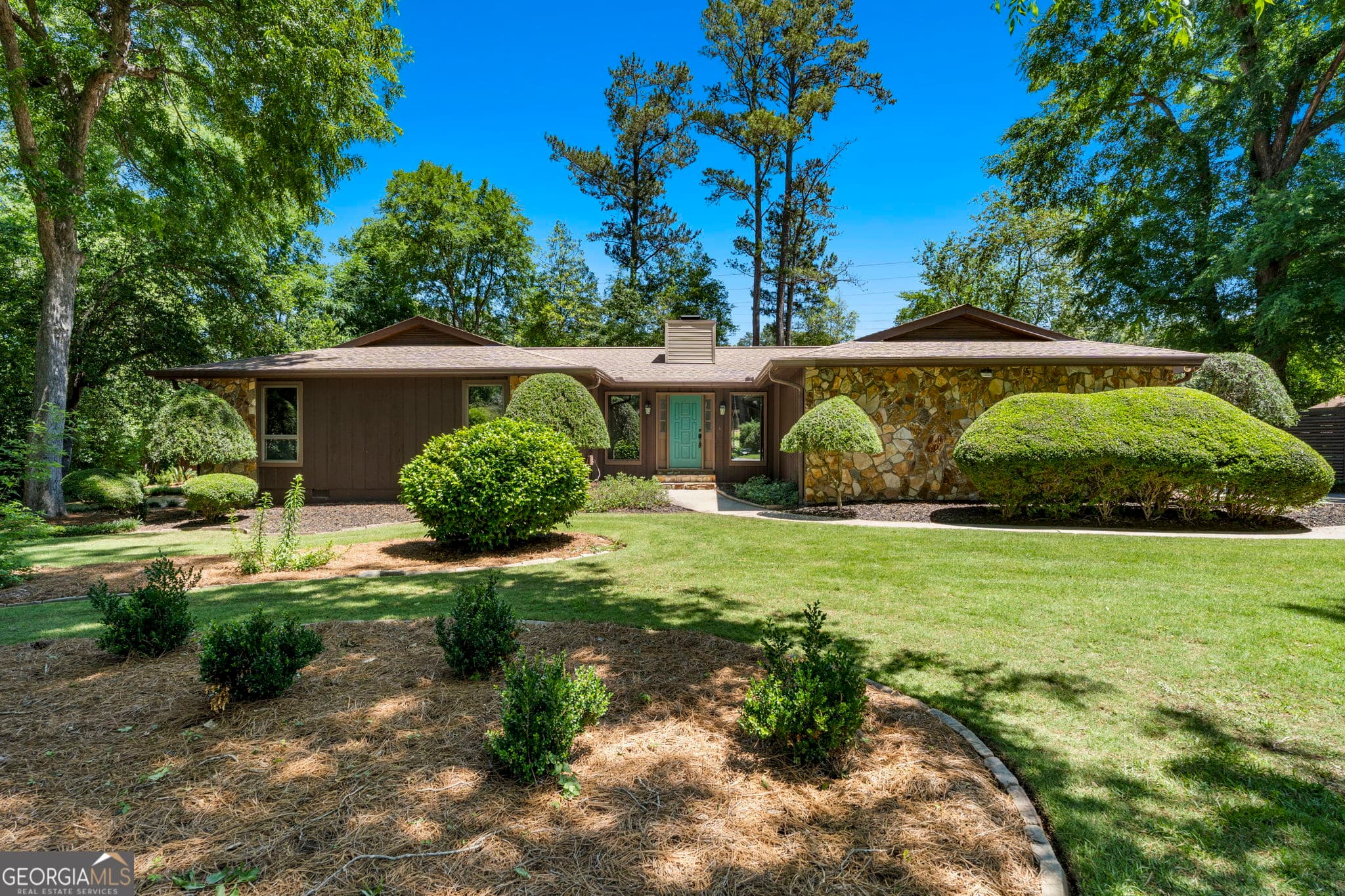 3 bedroom, 2 bathroom, 2,053 sq ft single family residence sold at 116 South Oaks Lane, Warner Robins, GA 31088