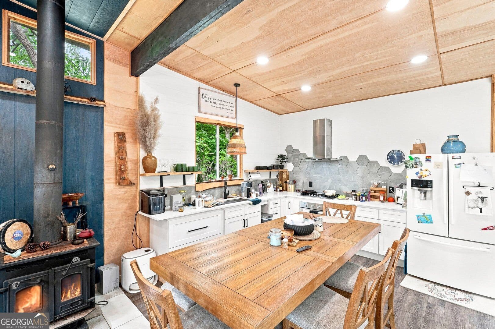 2 bedroom, 2 bathroom, 1,344 sq ft cabin,single family residence for sale at 93 Shady Lane, Cleveland, GA 30528 — photo 6