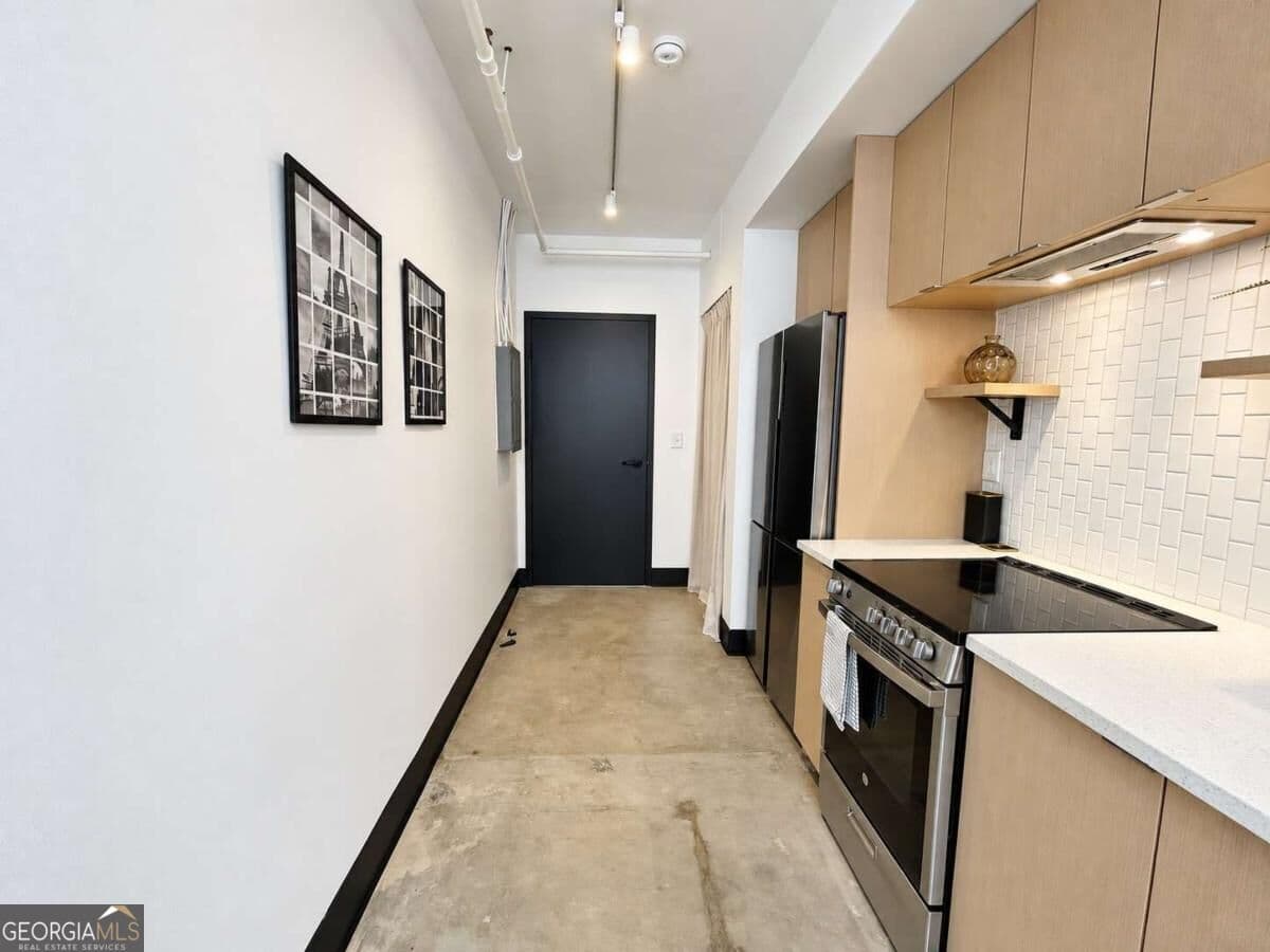 1 bedroom, 1 bathroom, 496 sq ft condominium for sale at 1805 Harvard Avenue 306, College Park, GA 30337 — photo 1 of 23