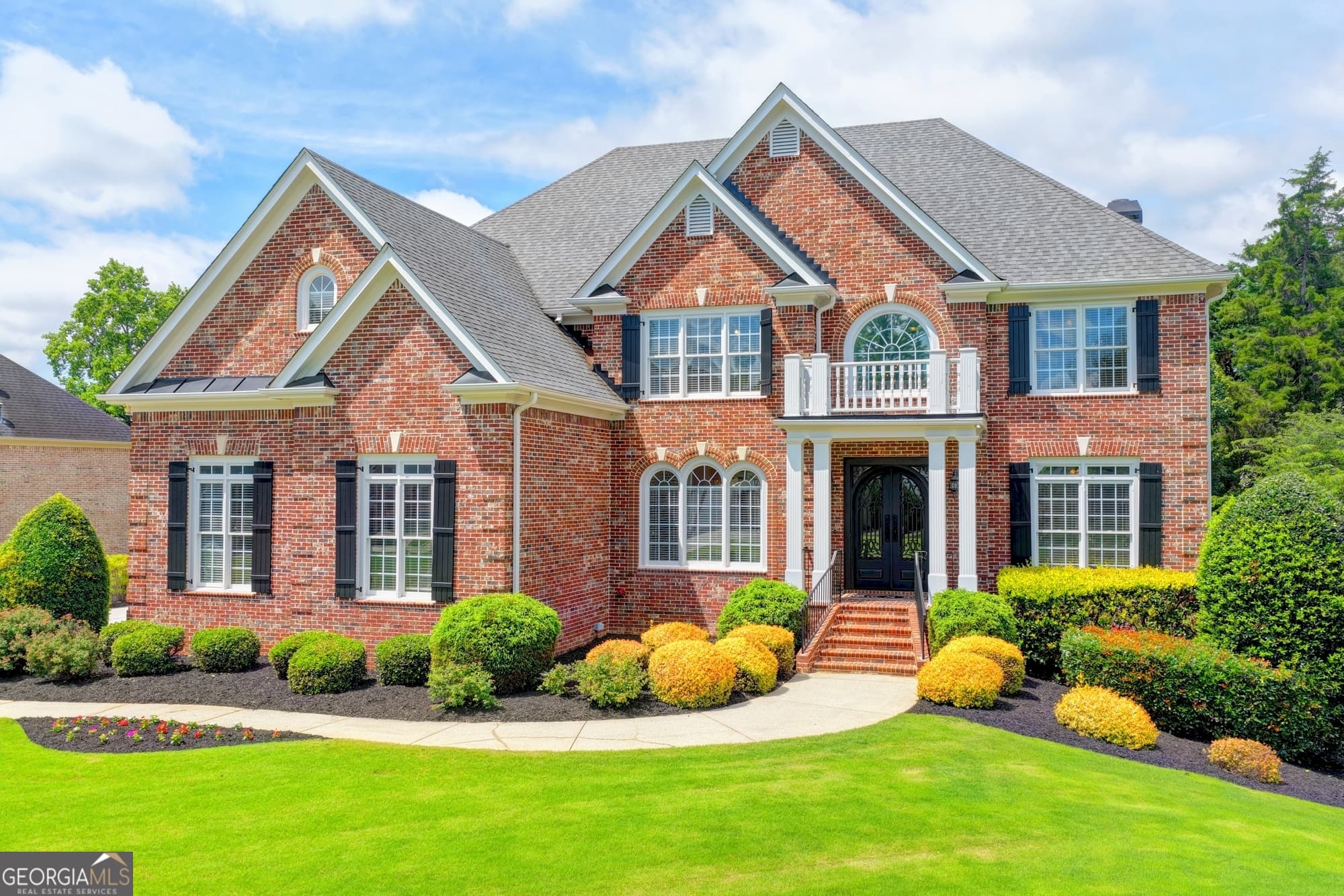 4 bedroom, 4.5 bathroom, 6,363 sq ft single family residence sold at 271 Prestbury Court, Suwanee, GA 30024