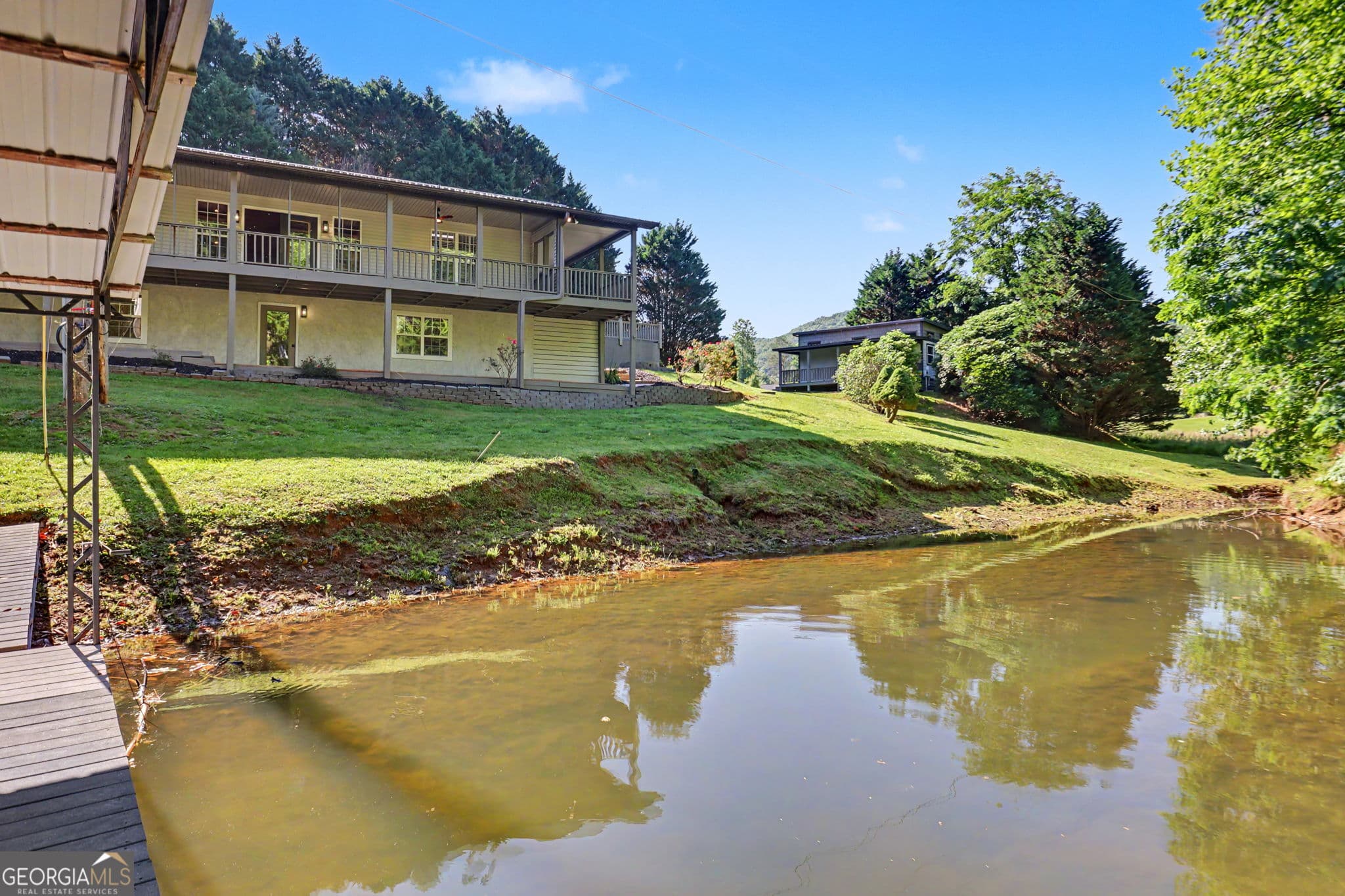 3 bedroom, 3 bathroom, 2,592 sq ft single family residence for sale at 1105 Henson Drive, Hiawassee, GA 30546 — photo 3