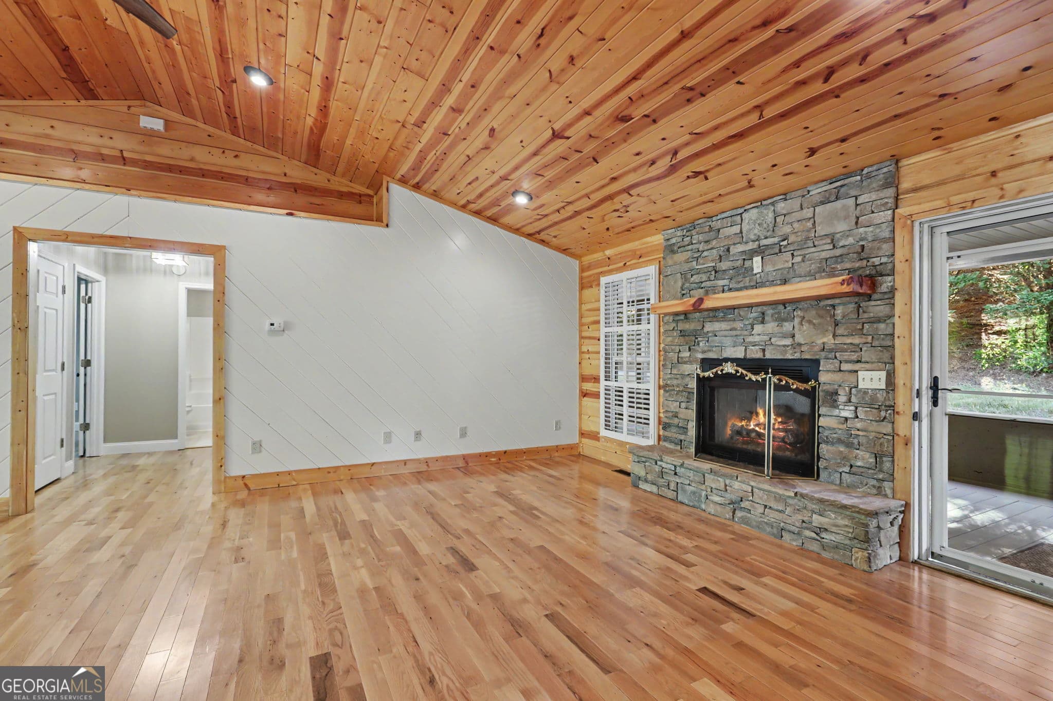 3 bedroom, 3 bathroom, 2,592 sq ft single family residence for sale at 1105 Henson Drive, Hiawassee, GA 30546 — photo 10