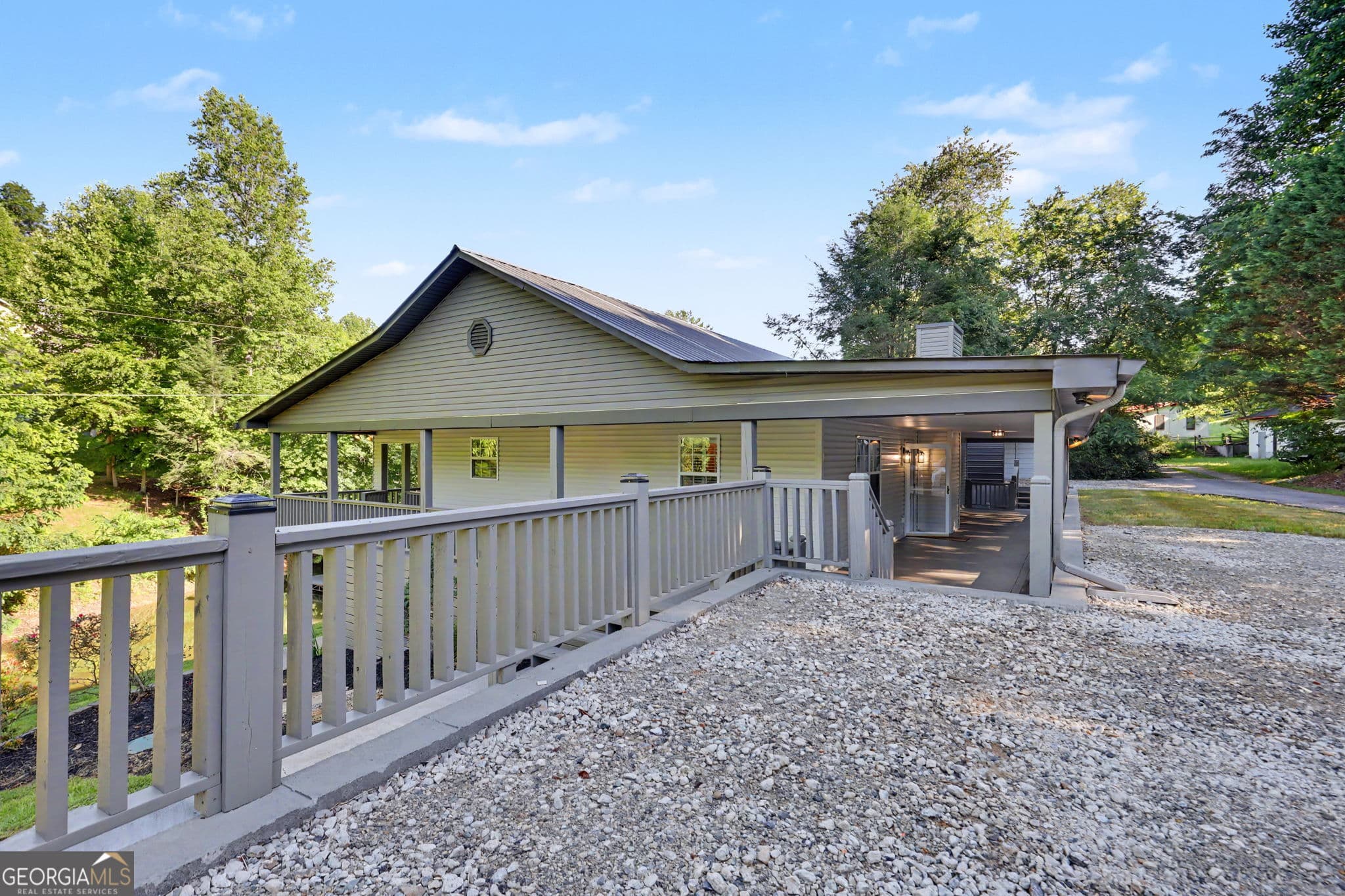 3 bedroom, 3 bathroom, 2,592 sq ft single family residence for sale at 1105 Henson Drive, Hiawassee, GA 30546 — photo 4