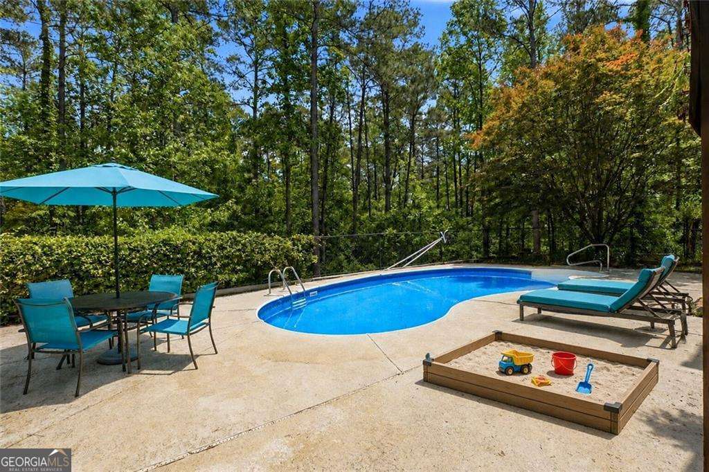 5 bedroom, 3.5 bathroom, 5,404 sq ft single family residence for sale at 12 N Alexander Creek Road, Newnan, GA 30263 — photo 4