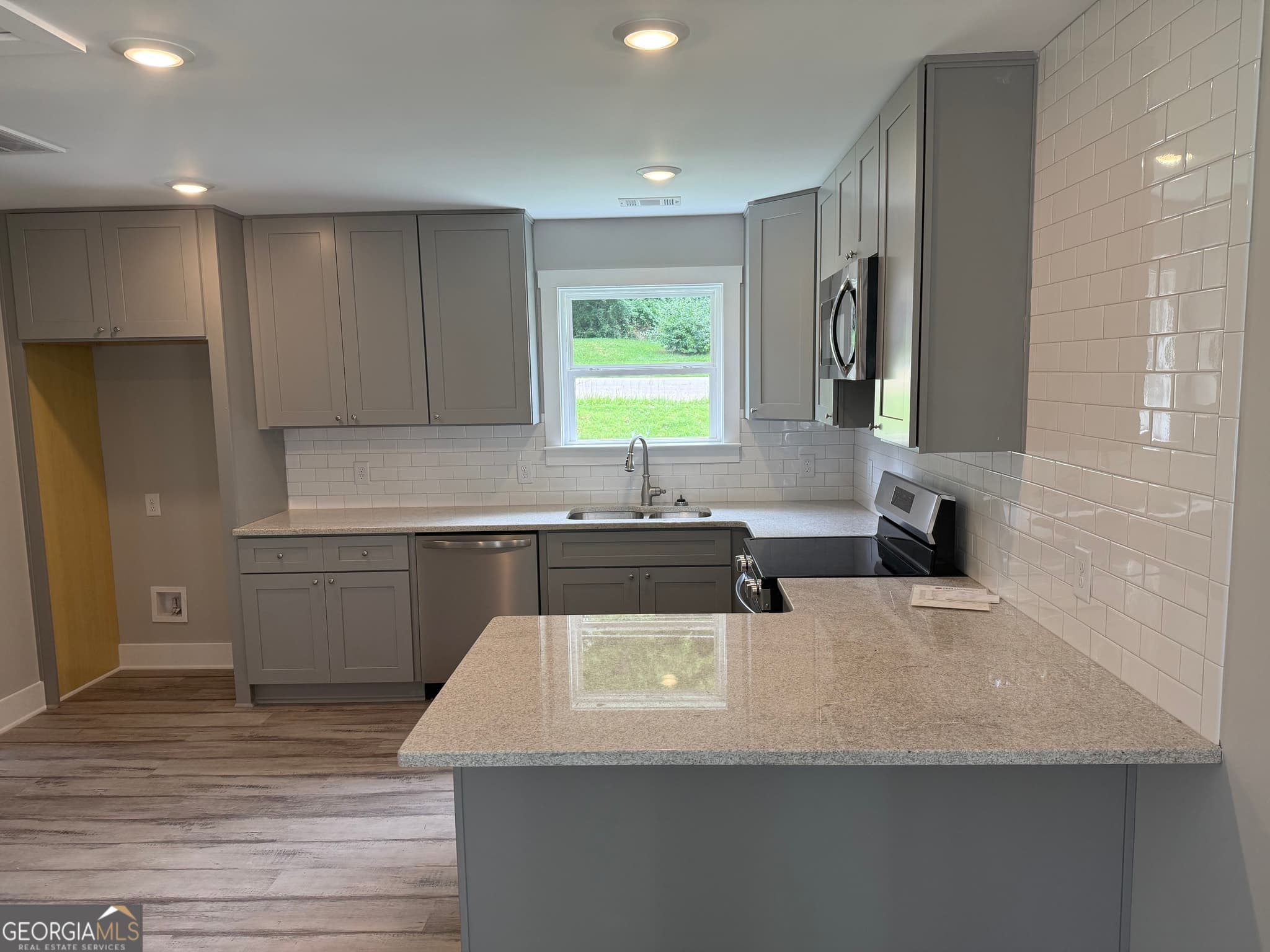 2 bedroom, 2 bathroom, 862 sq ft single family residence for sale at 900 N Parkway, Lagrange, GA 30240 — photo 6