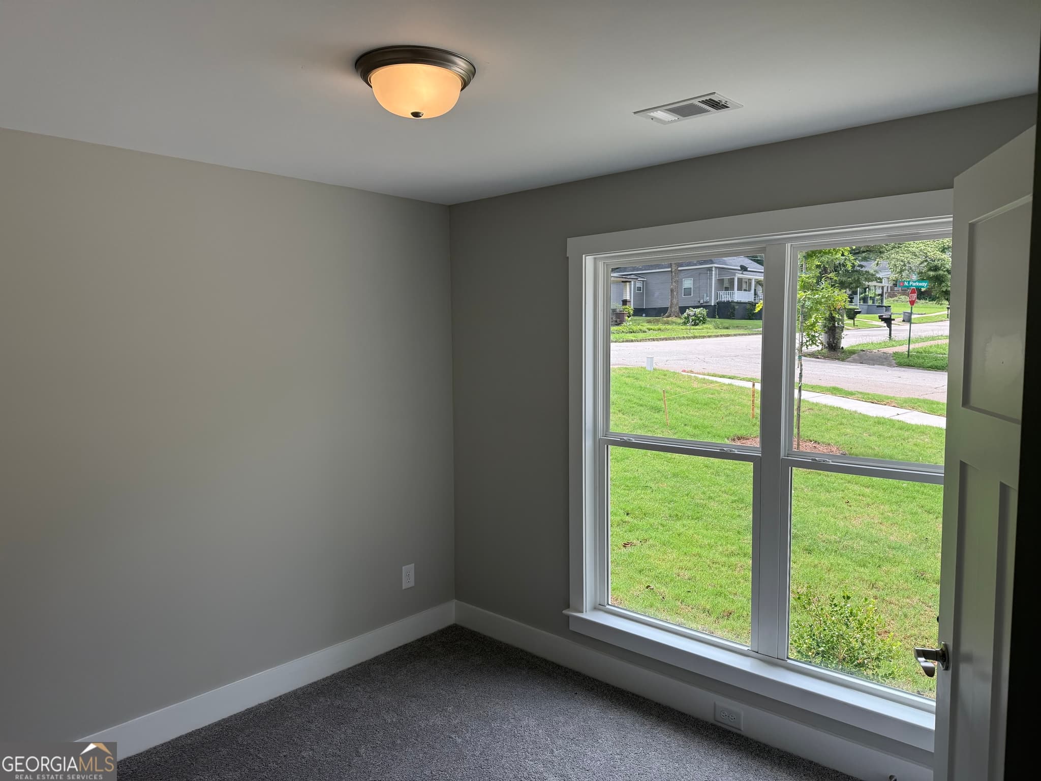 2 bedroom, 2 bathroom, 862 sq ft single family residence for sale at 900 N Parkway, Lagrange, GA 30240 — photo 3