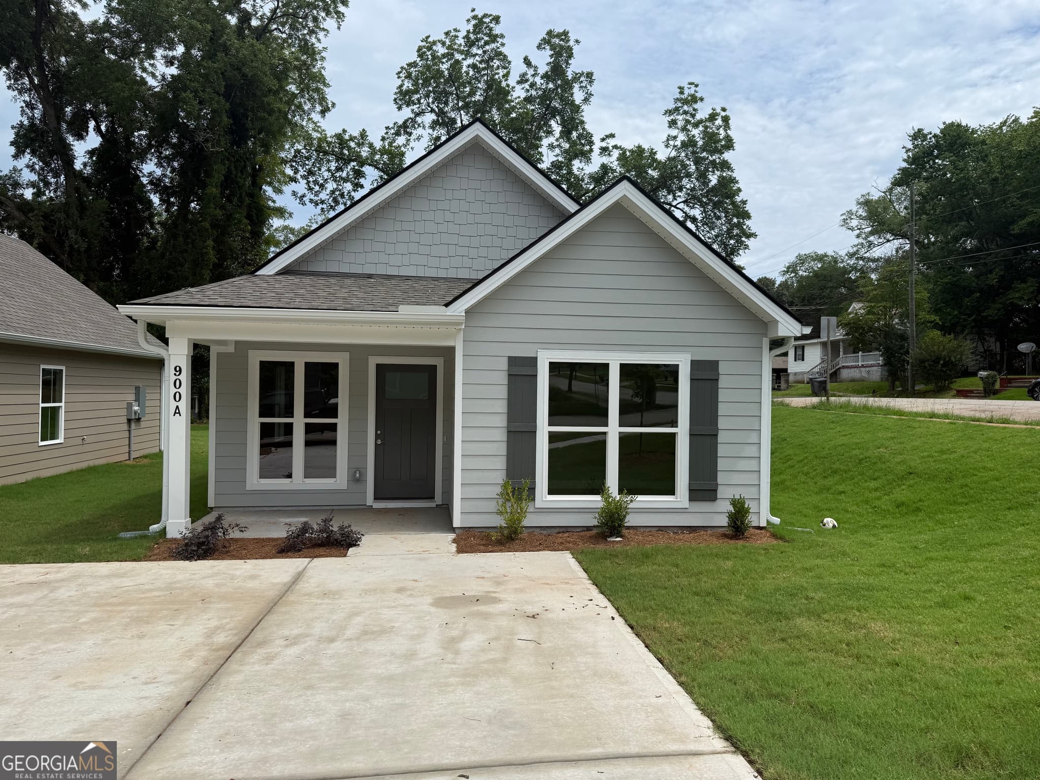 2 bedroom, 2 bathroom, 862 sq ft single family residence for sale at 900 N Parkway, Lagrange, GA 30240 — photo 1 of 13