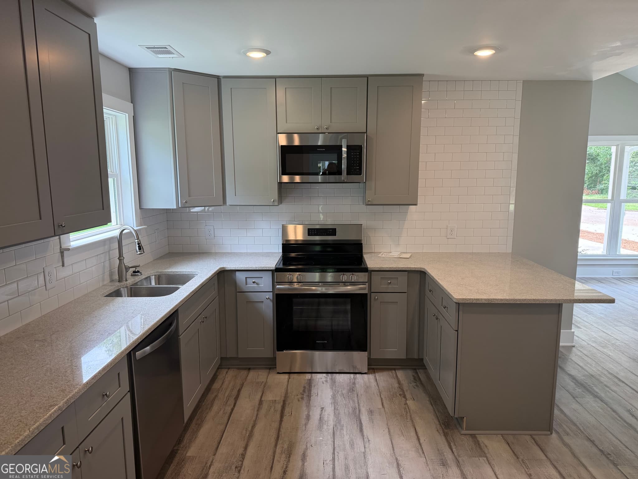 2 bedroom, 2 bathroom, 862 sq ft single family residence for sale at 900 N Parkway, Lagrange, GA 30240 — photo 5