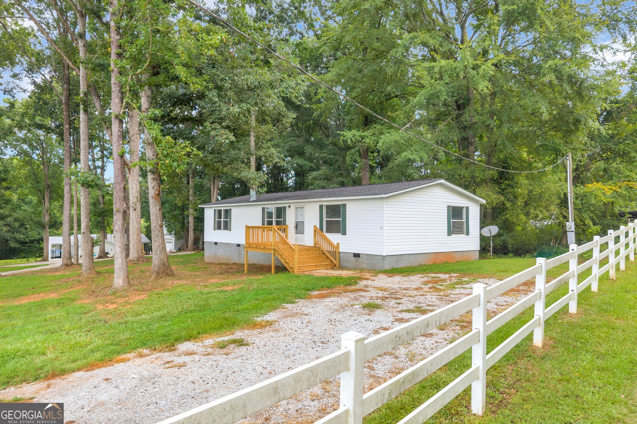 3 bedroom, 2 bathroom, 1,297 sq ft manufactured home,single family residence for sale at 218 Gainesville Street, Carnesville, GA 30521 — photo 1 of 44