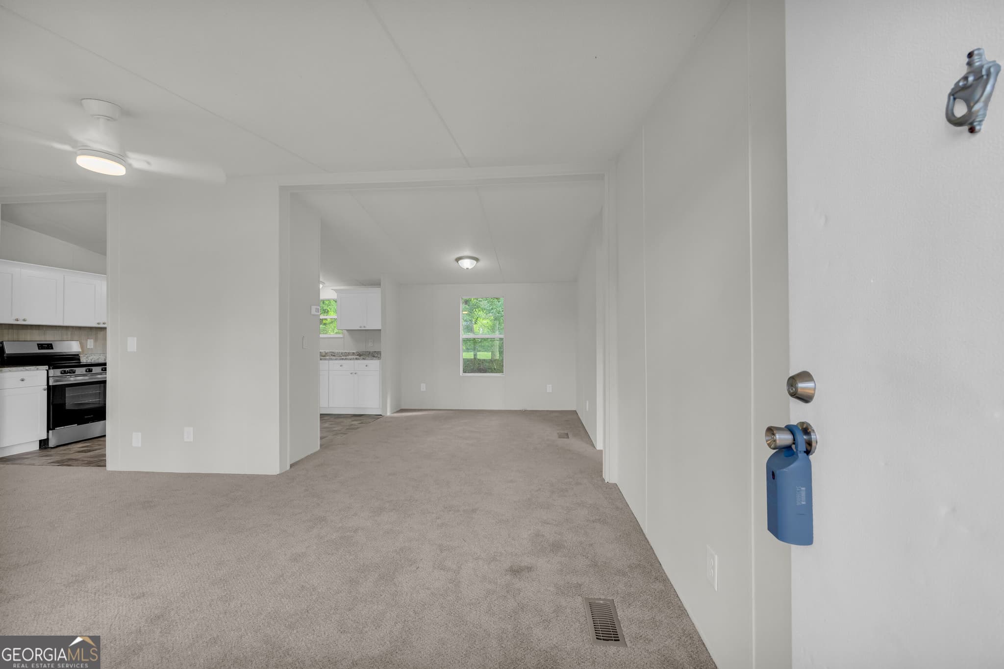 3 bedroom, 2 bathroom, 1,297 sq ft manufactured home,single family residence for sale at 218 Gainesville Street, Carnesville, GA 30521 — photo 9