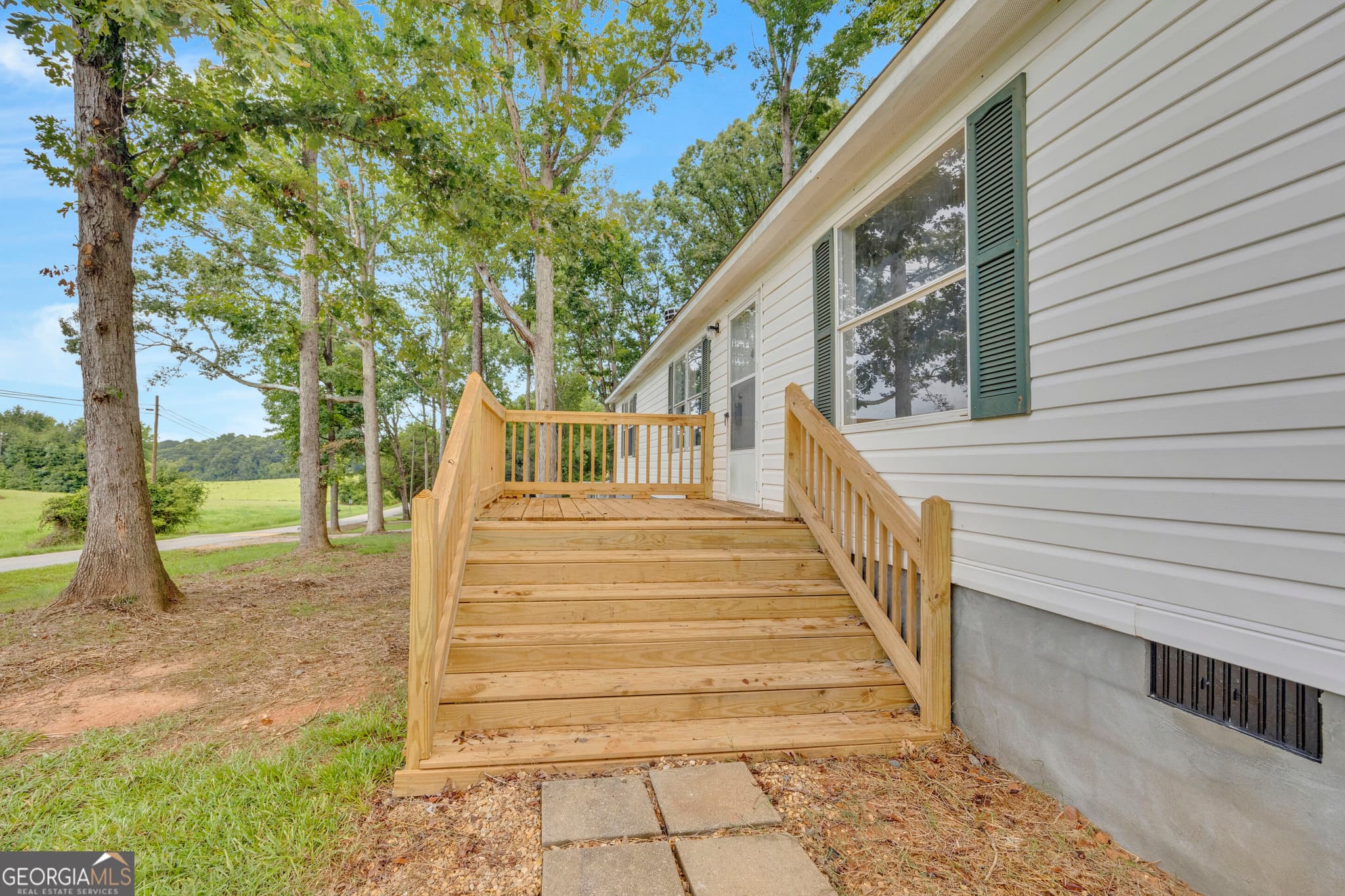 3 bedroom, 2 bathroom, 1,297 sq ft manufactured home,single family residence for sale at 218 Gainesville Street, Carnesville, GA 30521 — photo 8