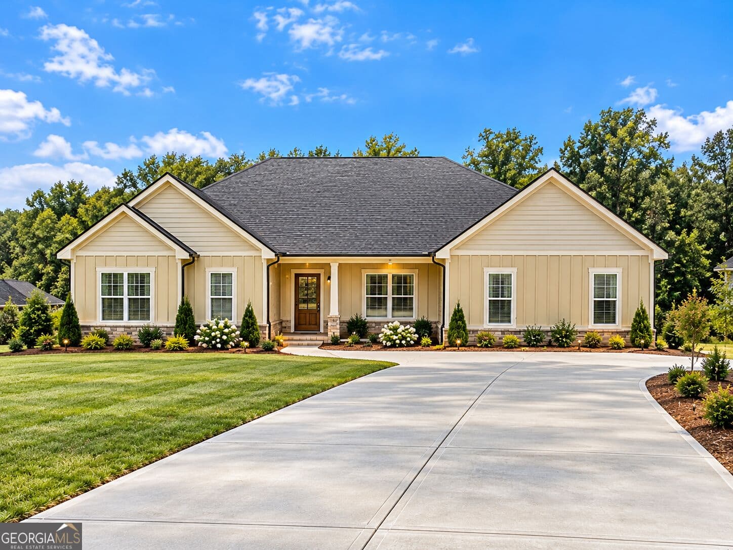4 bedroom, 3 bathroom, 2,293 sq ft single family residence for sale at 984 Manning Gin Road, Winder, GA 30680 — photo 1 of 5