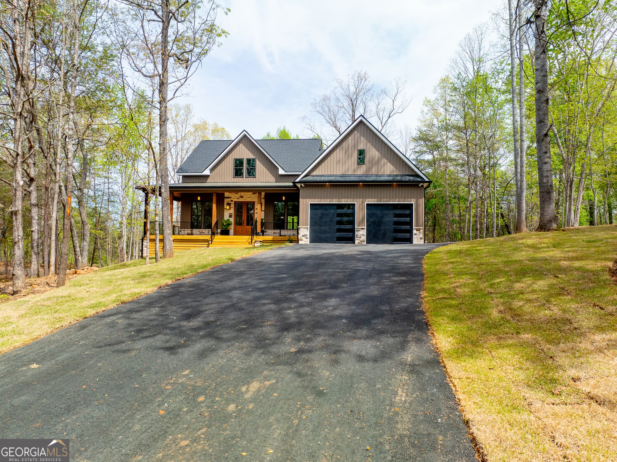 3 bedroom, 2.5 bathroom, 1,921 sq ft single family residence for sale at 1050 Rainbow Circle, Cleveland, GA 30528 — photo 3