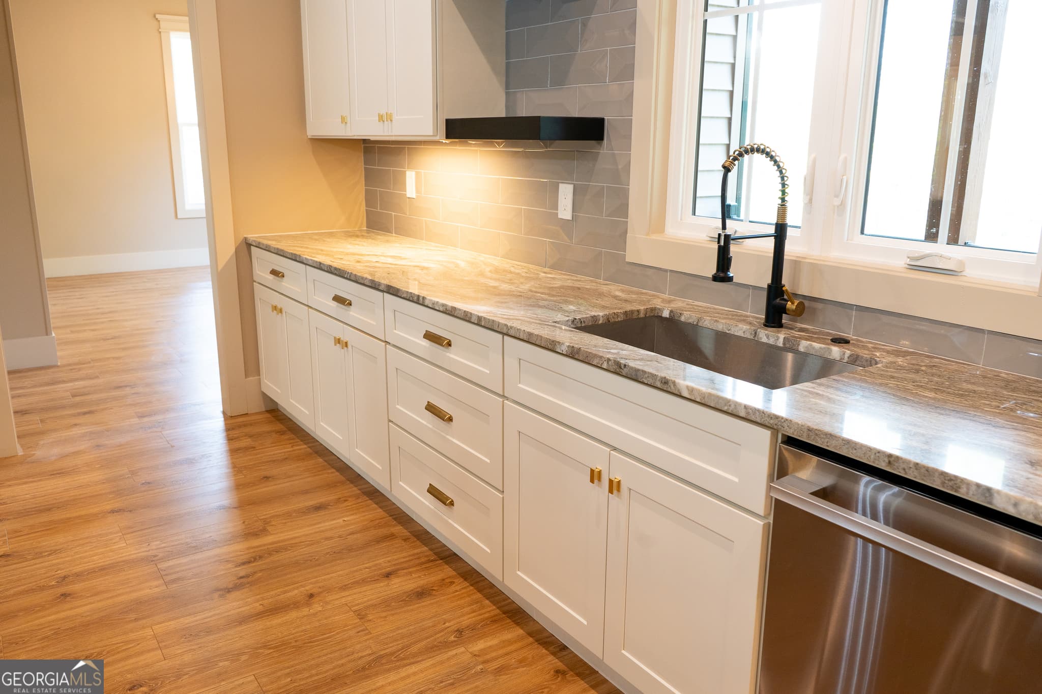 3 bedroom, 2.5 bathroom, 1,921 sq ft single family residence for sale at 1050 Rainbow Circle, Cleveland, GA 30528 — photo 9