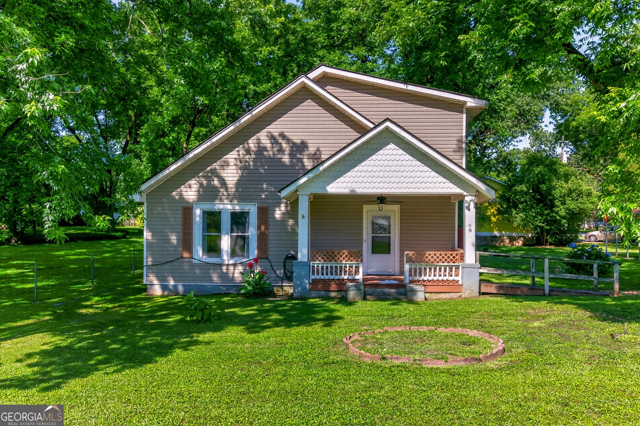 3 bedroom, 2 bathroom, 1,416 sq ft single family residence sold at 98 S 5th Street, Colbert, GA 30628