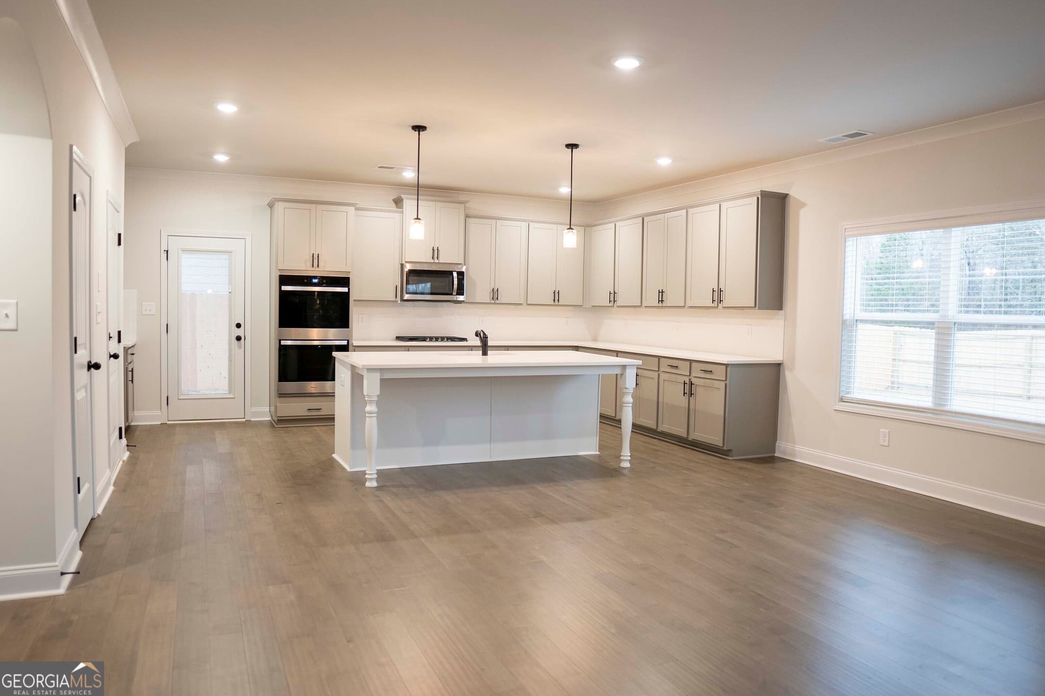 6 bedroom, 5 bathroom, 4,674 sq ft single family residence for sale at 101 Chambers Creek Circle, Bonaire, GA 31005 — photo 9
