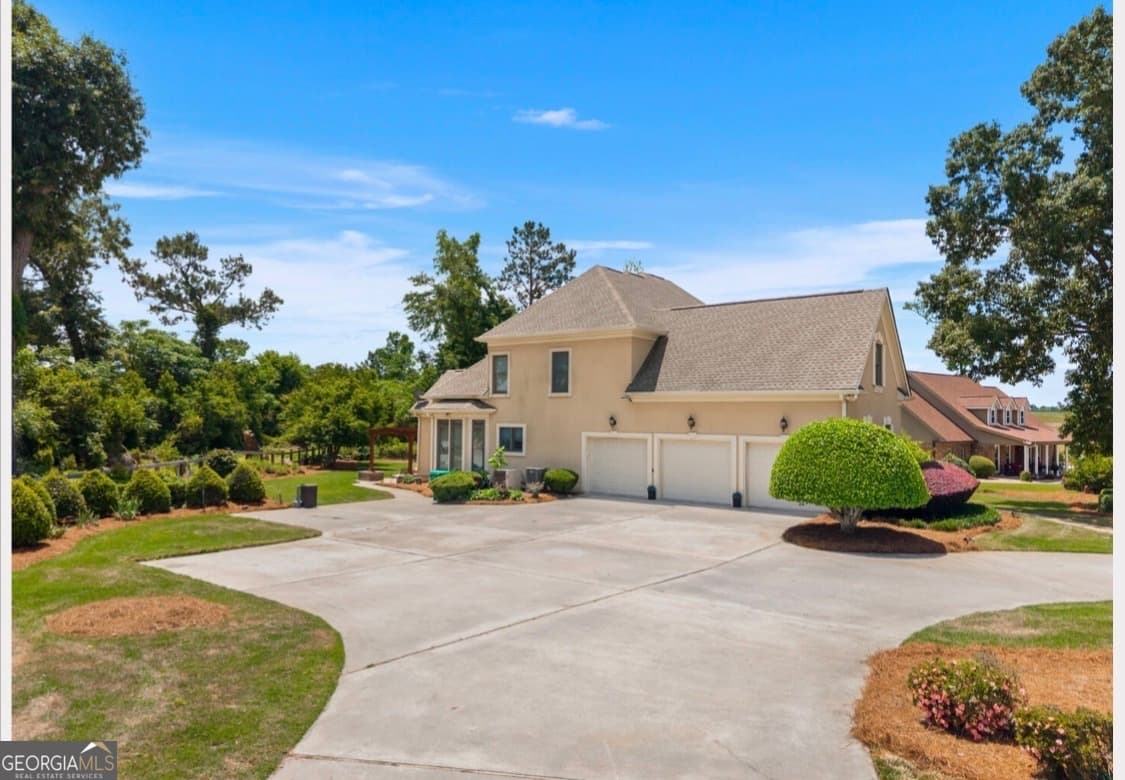 4 bedroom, 3.5 bathroom, 3,620 sq ft single family residence for sale at 240 Fairways Drive, Warner Robins, GA 31088 — photo 2